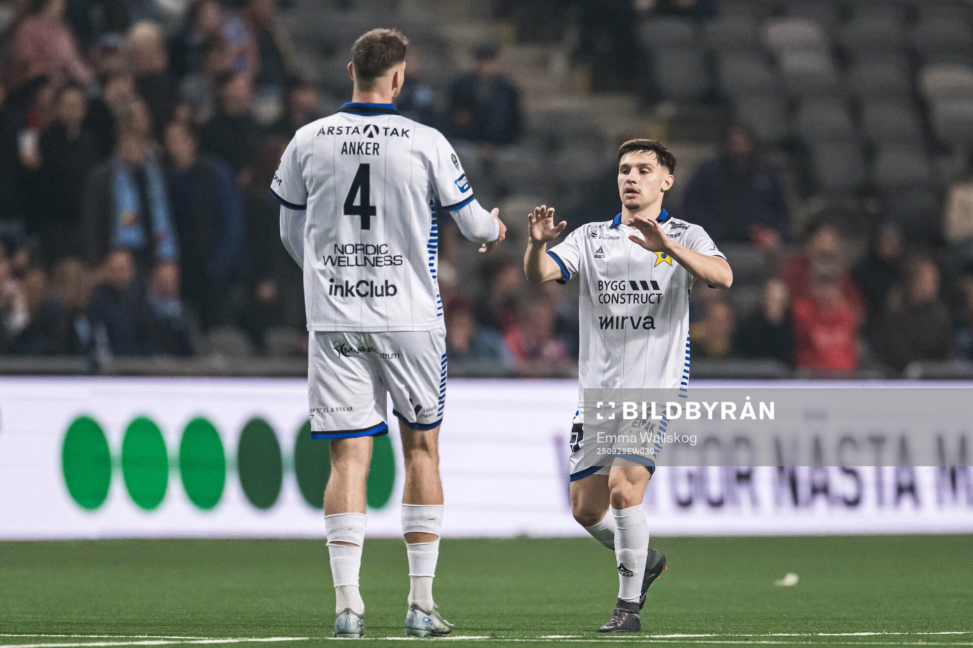 Sirius Isak Bjerkebo och Tobias Anker jublar