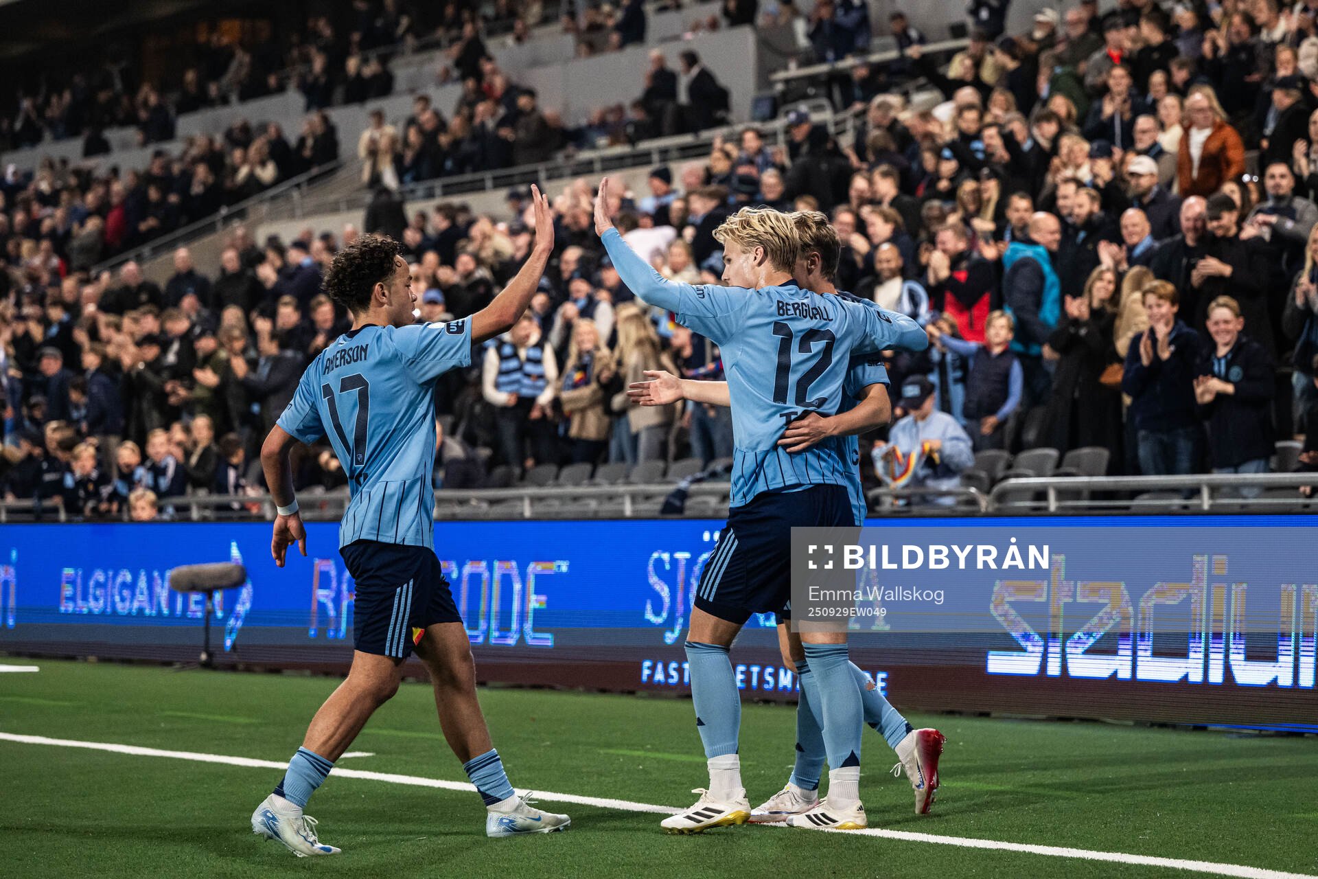 Djurgårdens Jeppe Møldrup Okkels jublar med Mikael