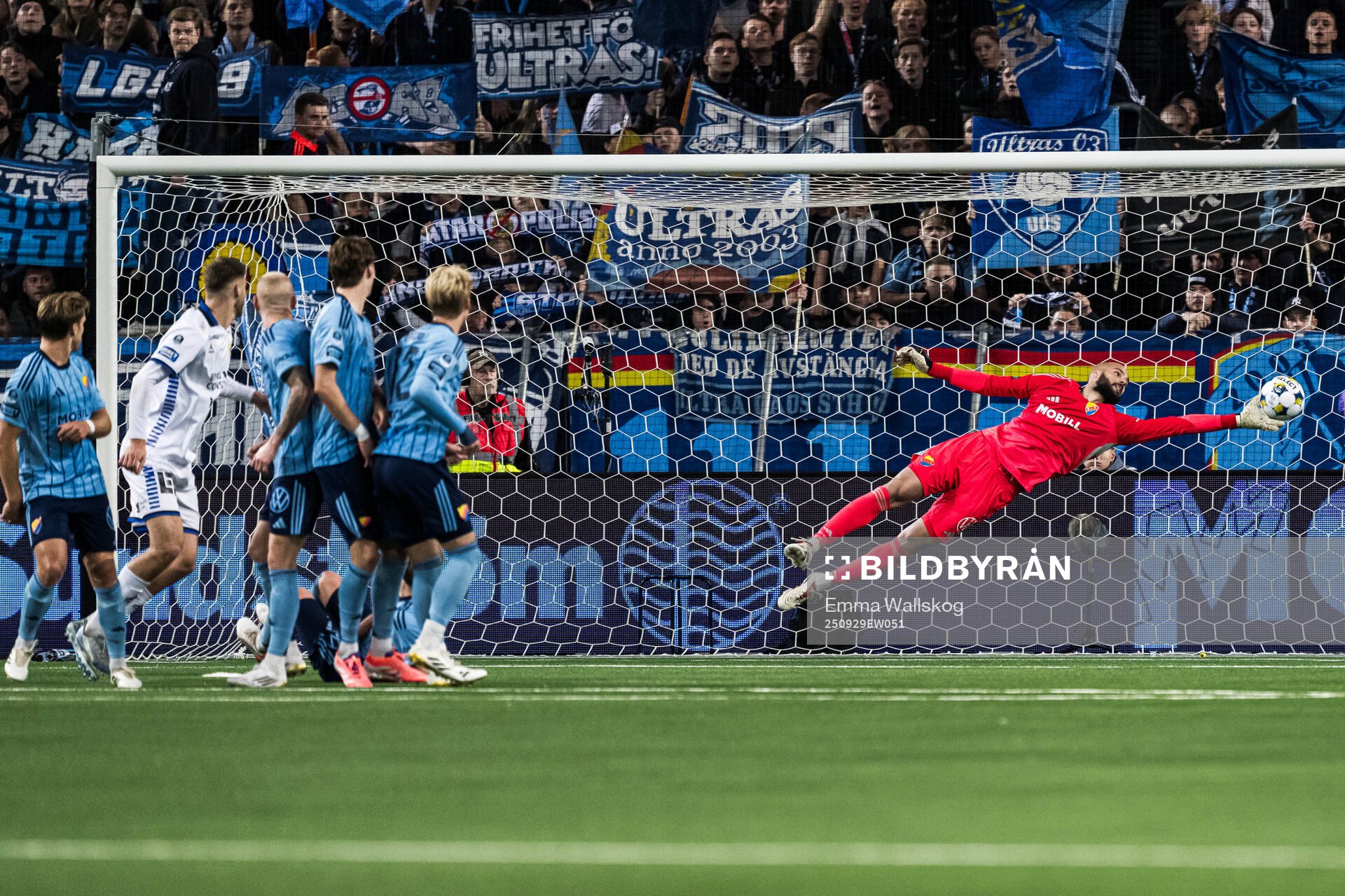 Djurgårdens målvakt Filip Manojlovic släpper in
