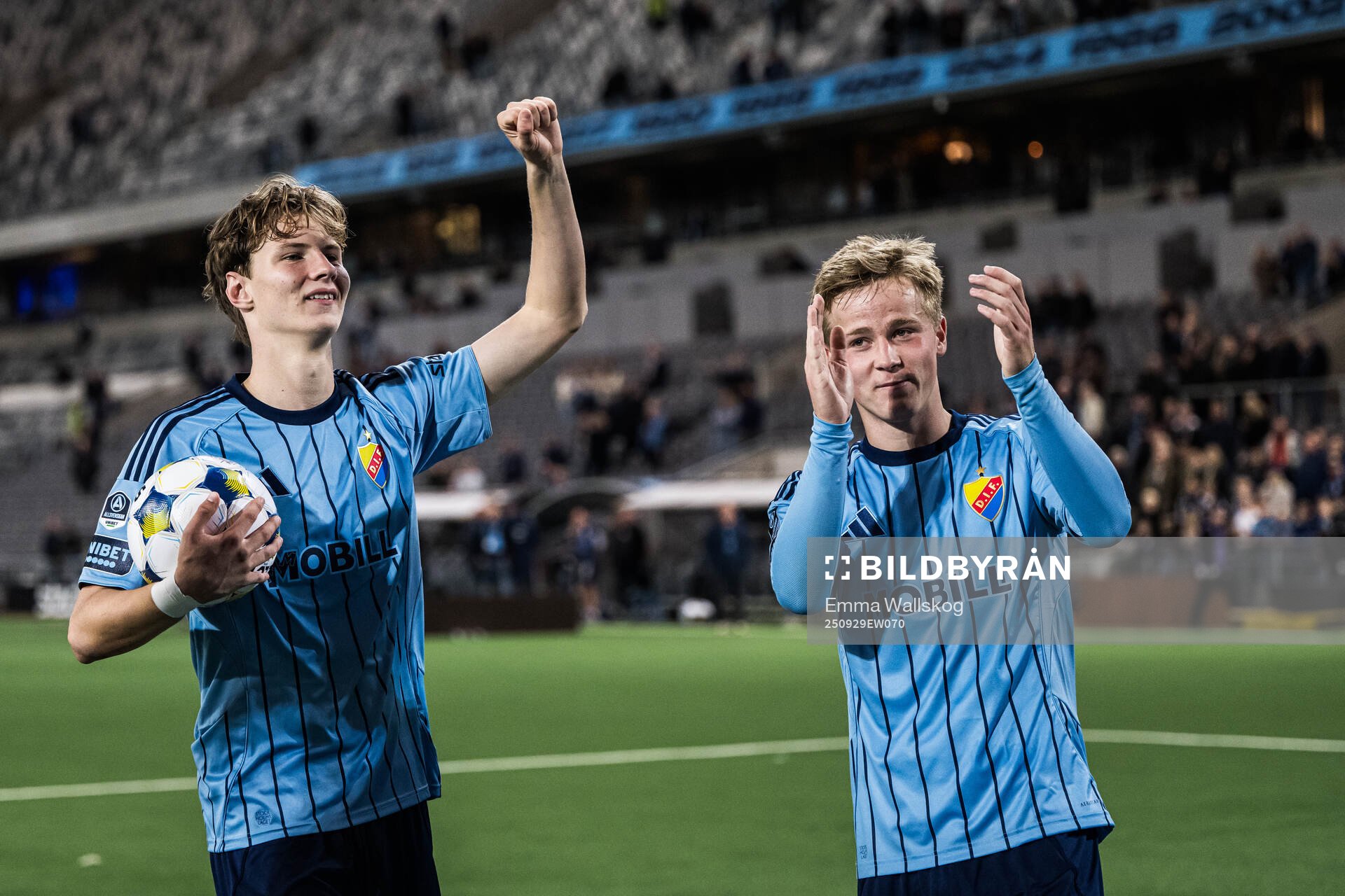 Djurgårdens August Priske Flyger och Bo Hegland jublar