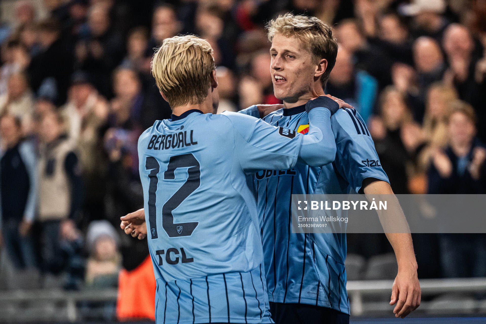 Djurgårdens Jeppe Møldrup Okkels jublar med Theo Bergvall