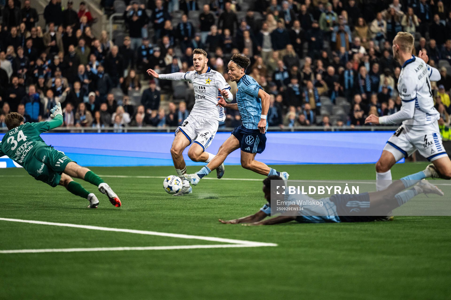 Djurgårdens Mikael Anderson gör  6-2 bakom Sirius