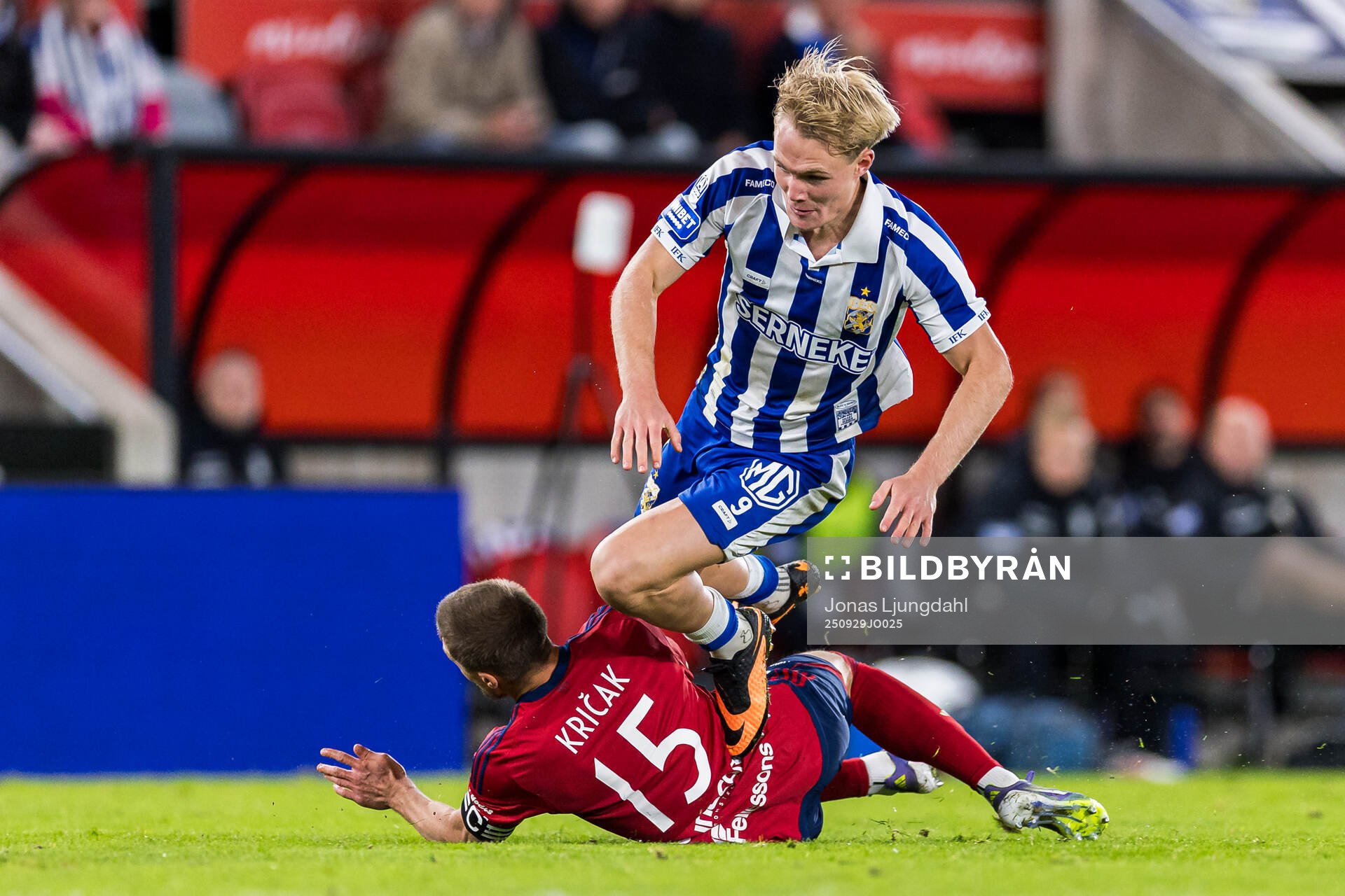 Östers Ivan Kricak och IFK Göteborgs Max Fenger