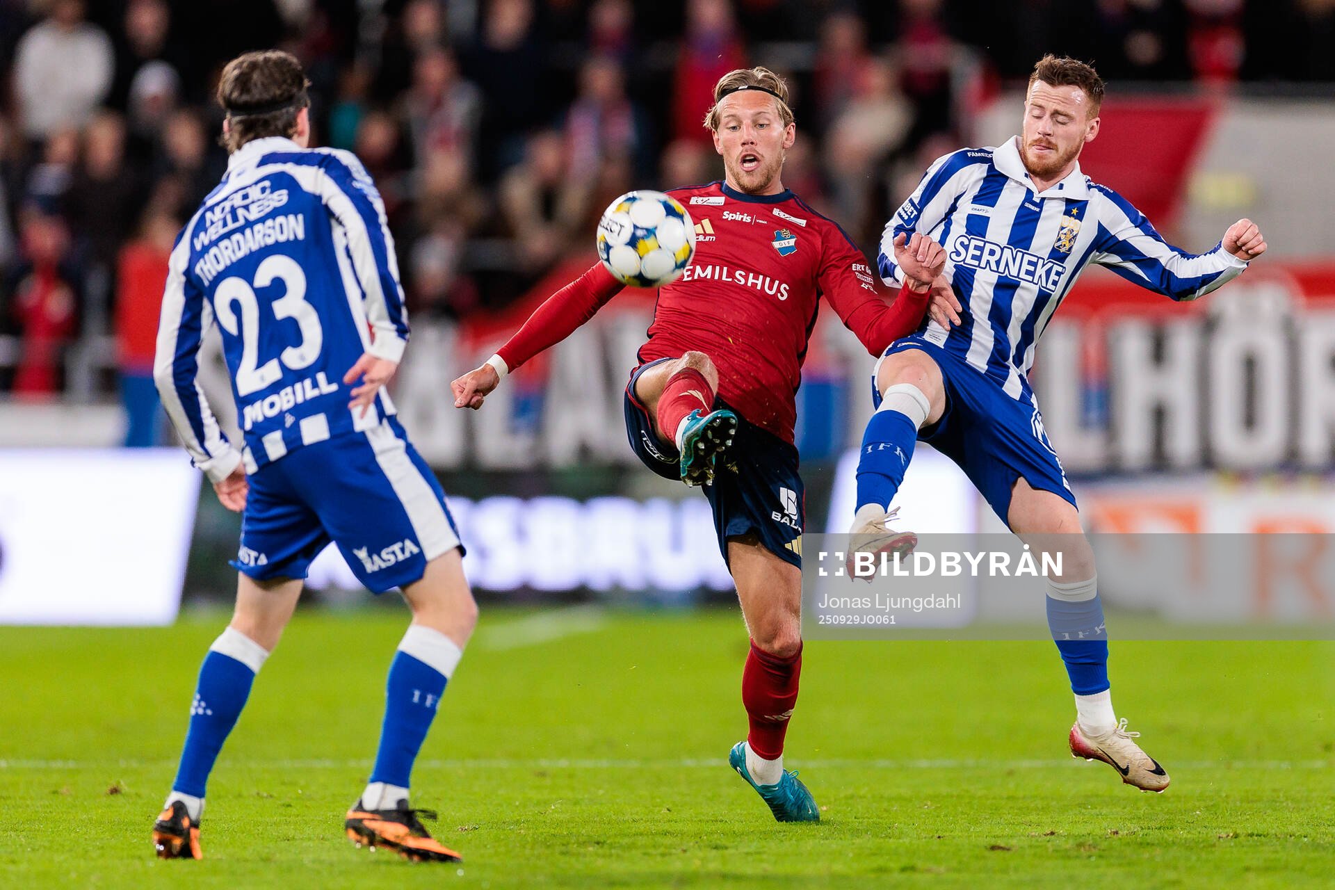 Östers Noah Söderberg och IFK Göteborgs Tobias Heintz