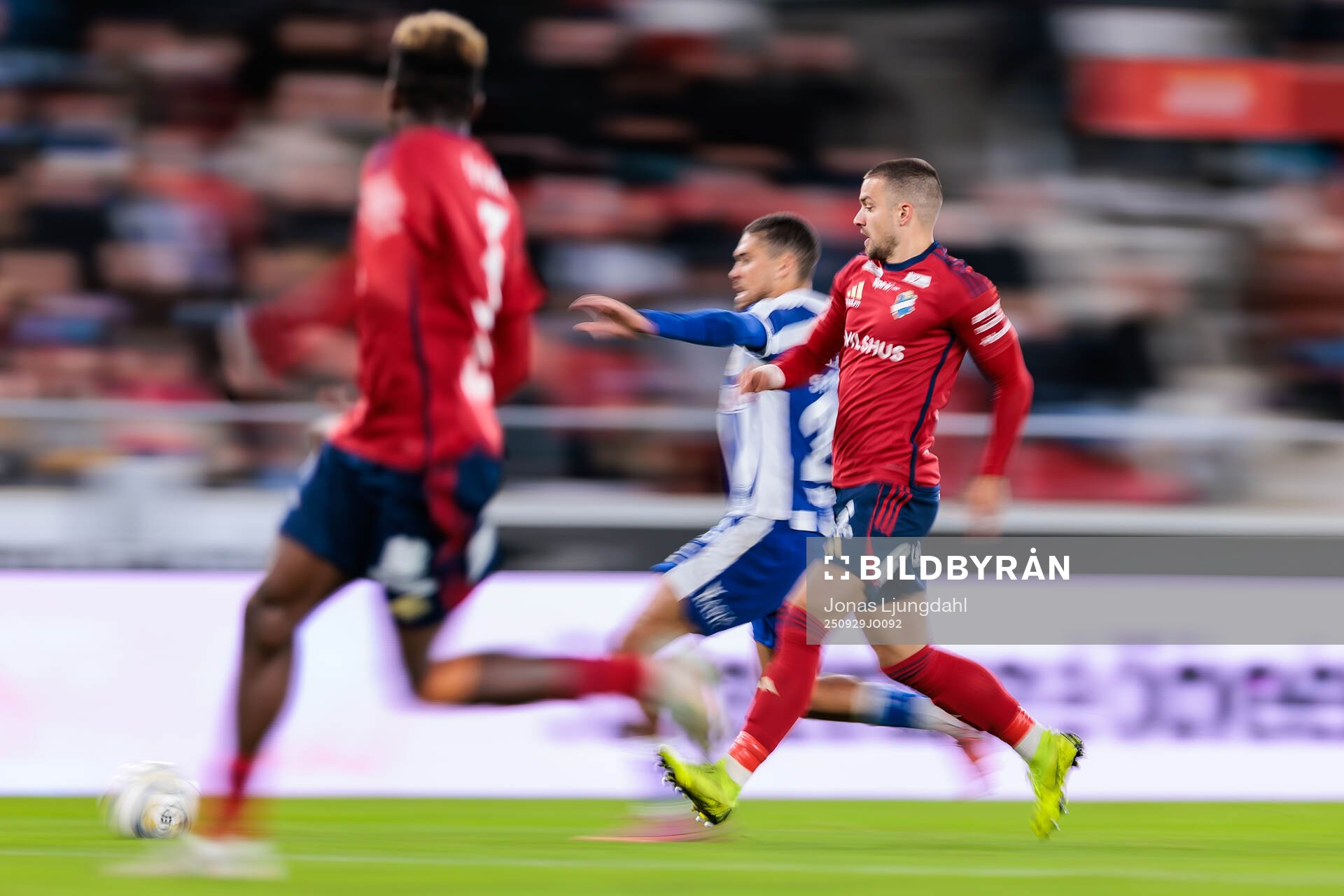 IFK Göteborgs Thomas Santos och Östers Vladimir Rodic