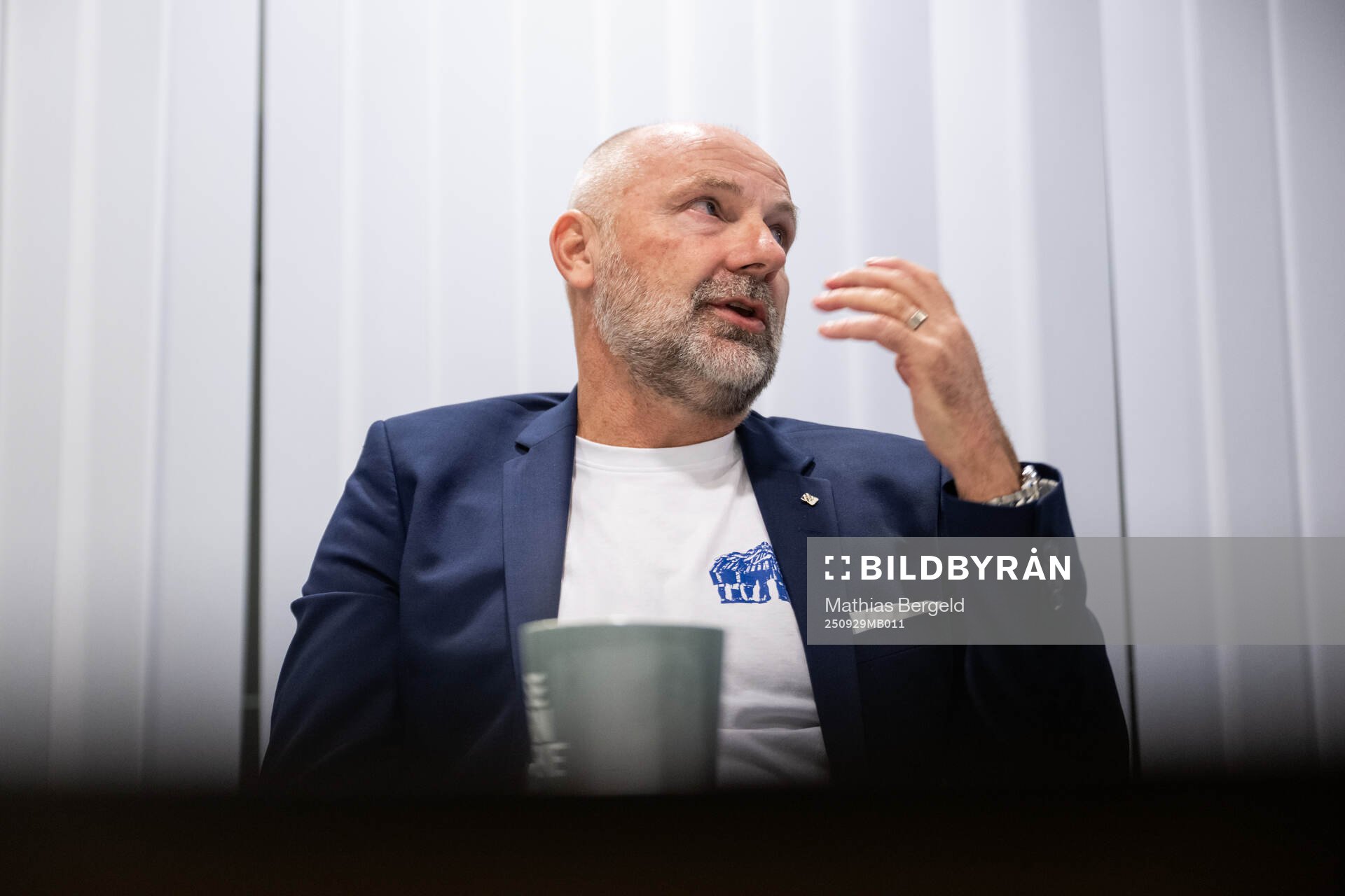 IFK Göteborgs klubbdirektör Håkan Mild presenterar en