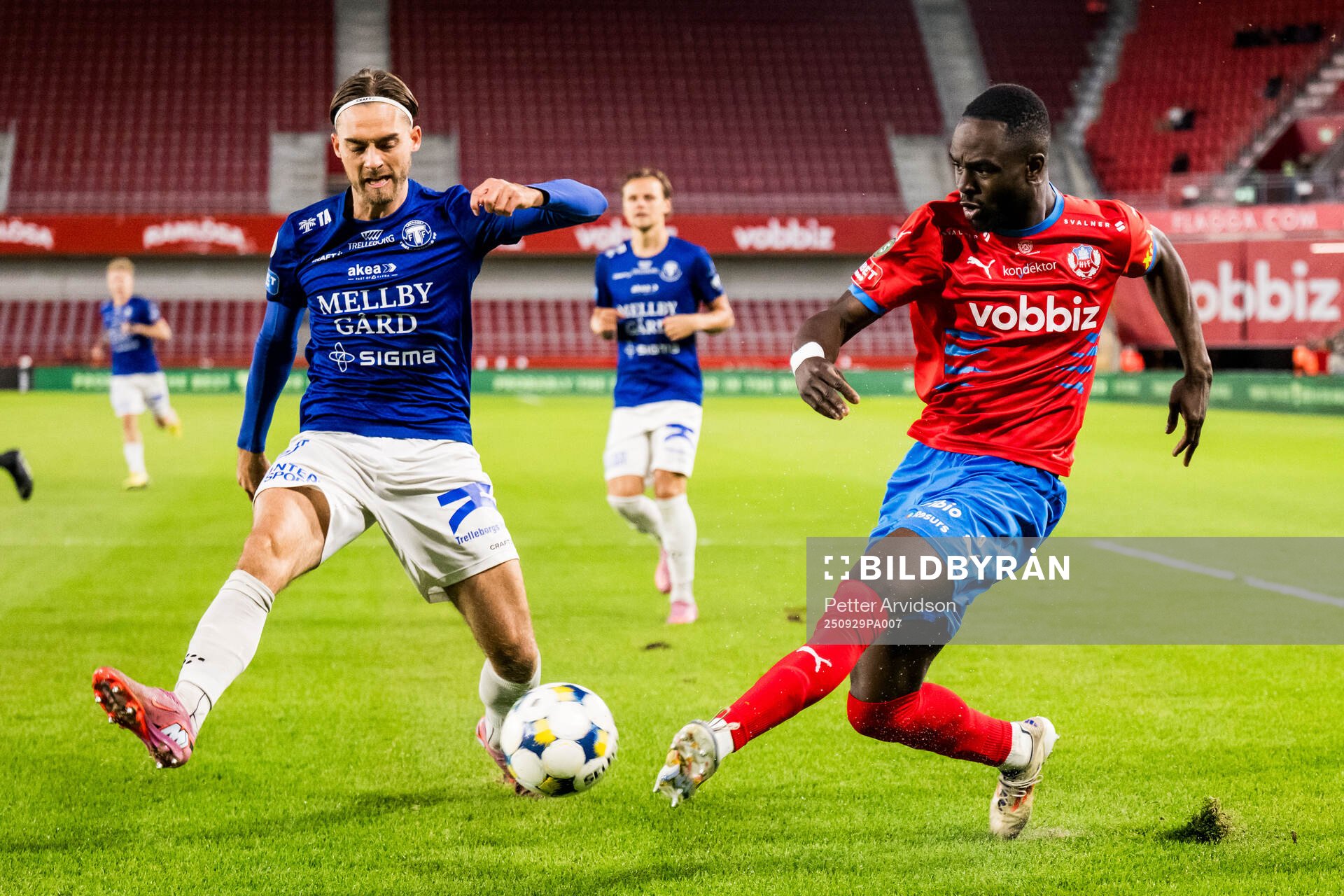 Trelleborgs Felix Hörberg och Helsingborgs Adam Akimey
