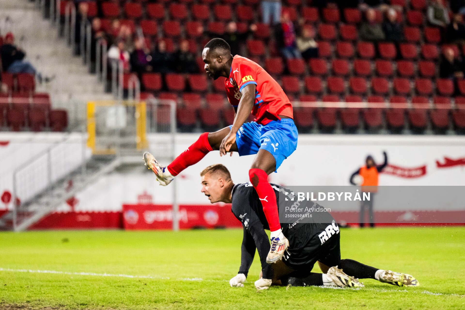 Helsingborgs Adam Akimey jublar