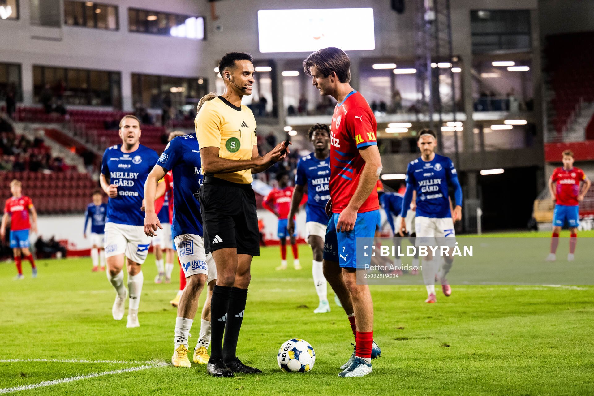 Domare Farouk nehdi och Helsingborgs Wilhelm Loeper