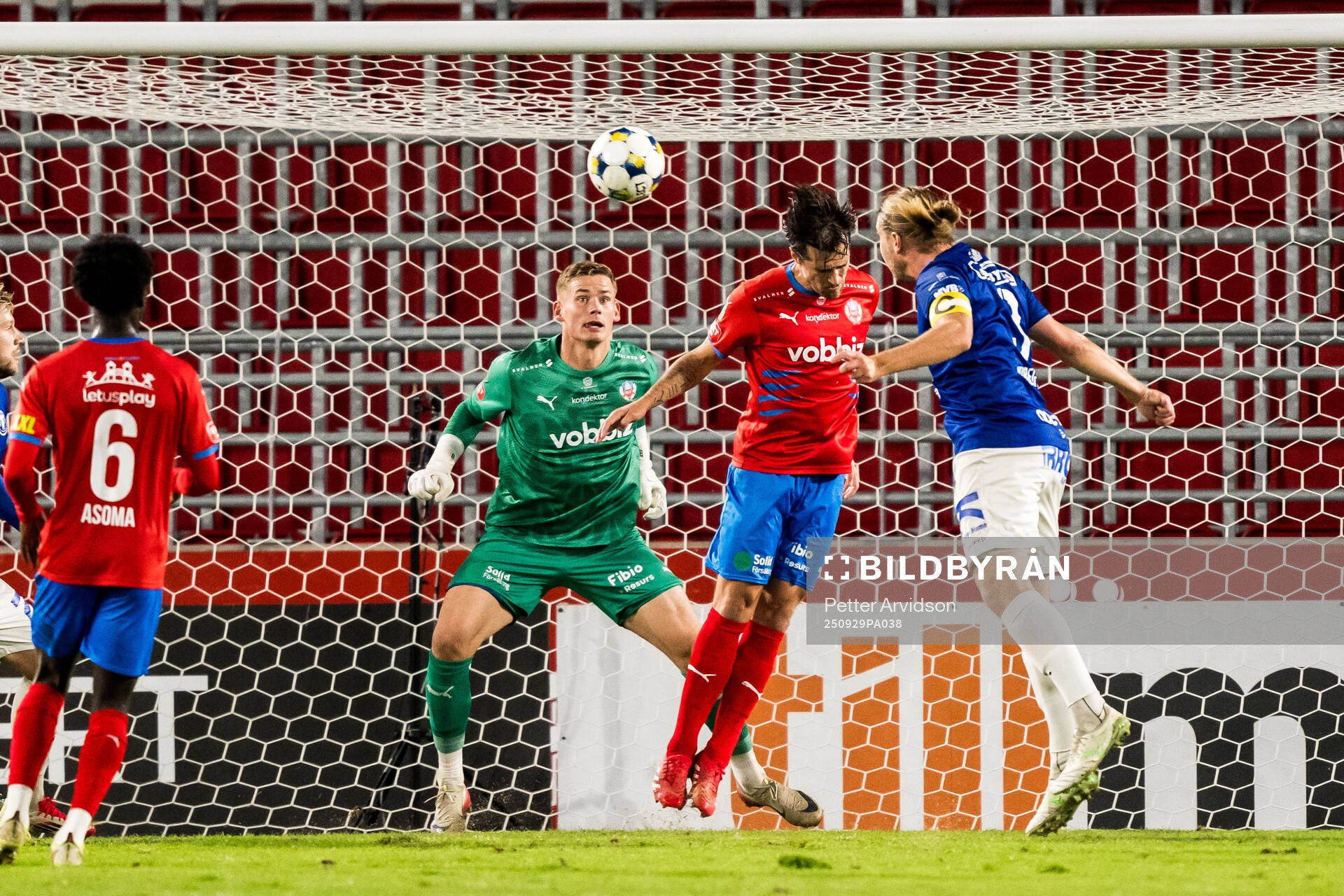 Helsingborgs målvakt Johan Brattberg och Jon Birkfeldt och