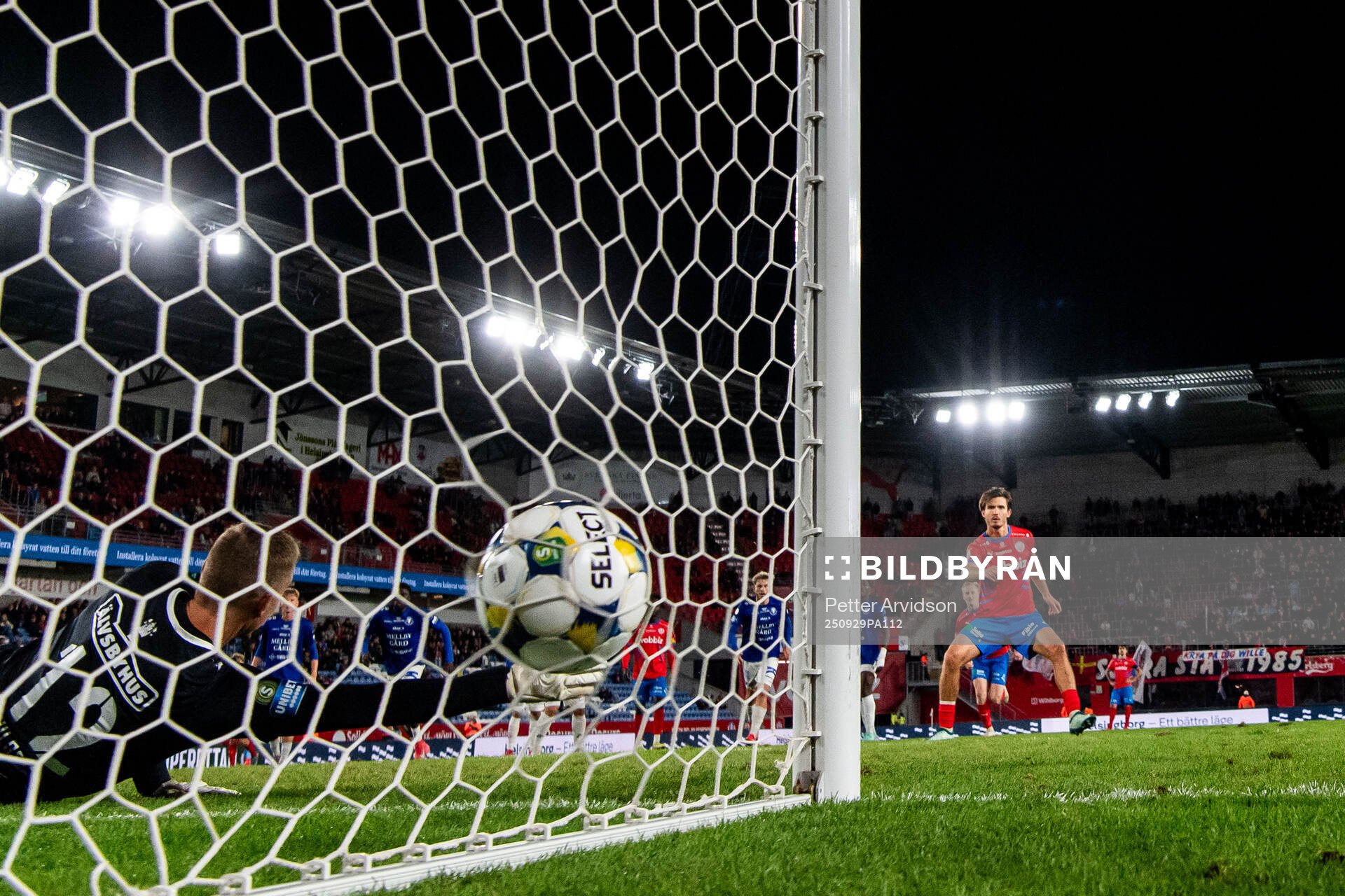 Helsingborgs Wilhelm Loeper gör 2-1 målet på straff