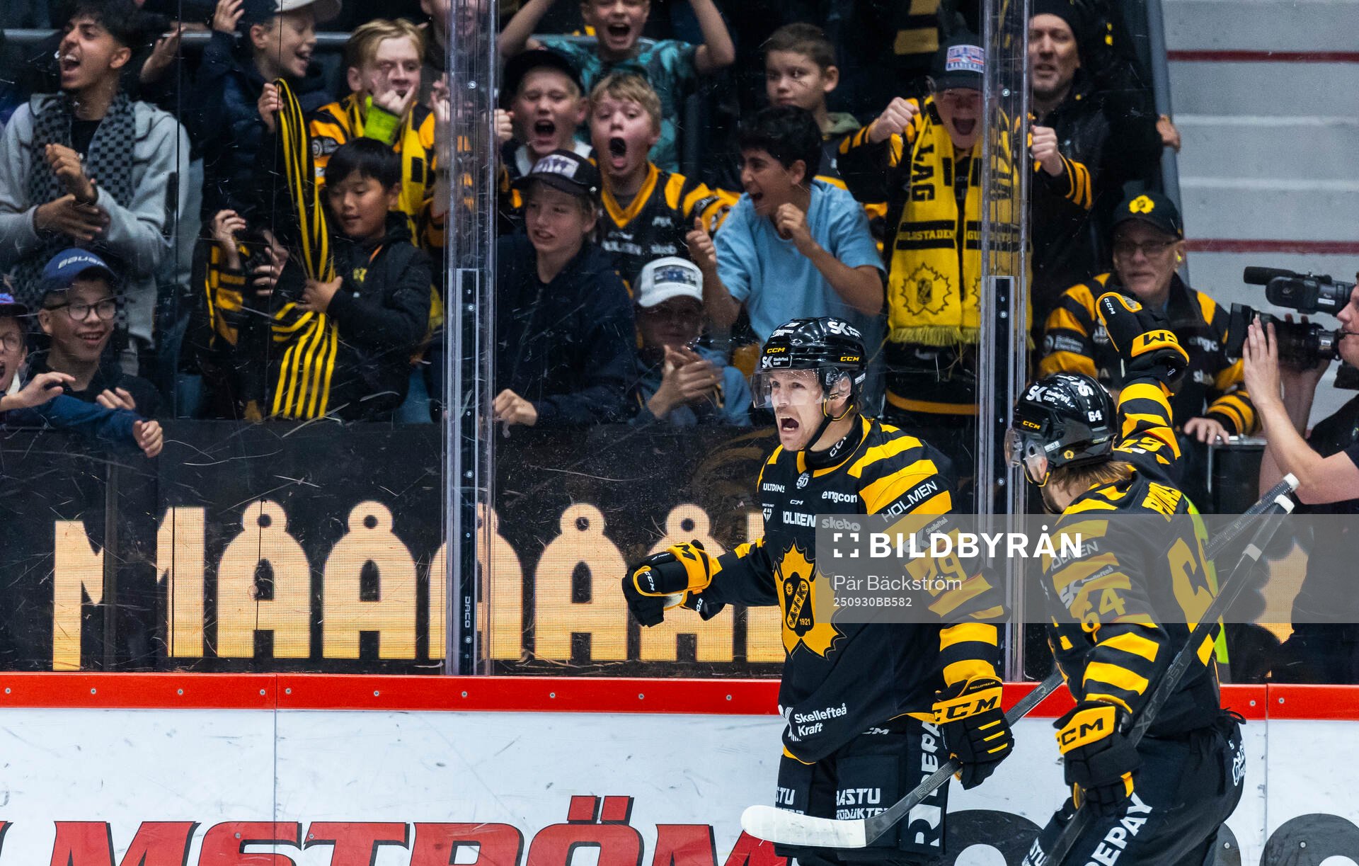 Skellefteås Mikkel Aagaard jublar med Jonathan Pudas