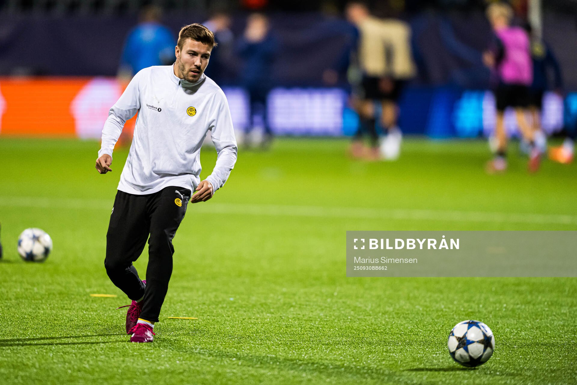 Fredrik Bjørkan of Bodø/Glimt warms up