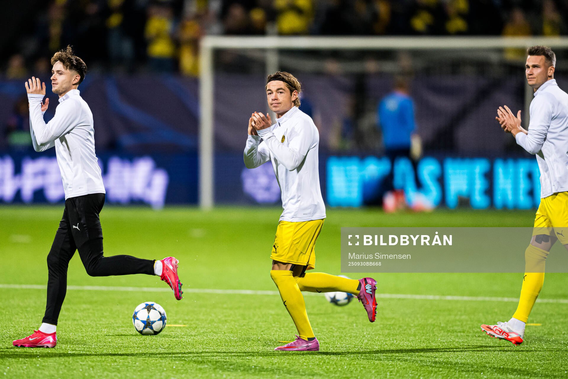 Patrick Berg of Bodø/Glimt warms up