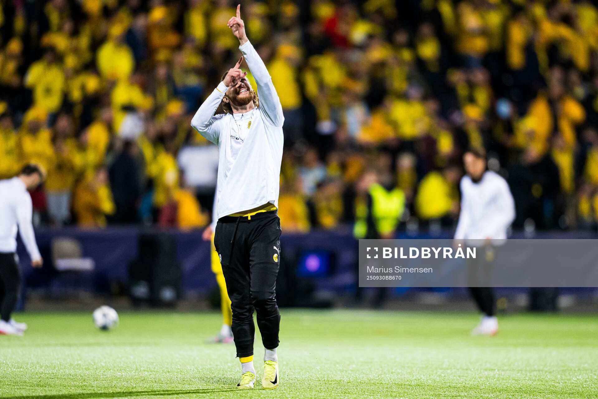 Kasper Høgh of Bodø/Glimt warms up