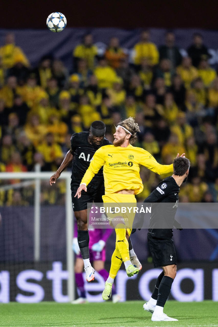 Kevin Danso of Tottenham Hotspur and Kasper Høgh of