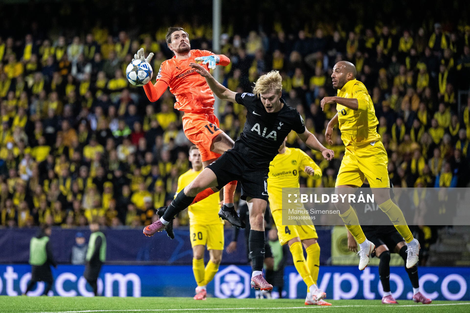 Goalkeeper Nikita Haikin of Bodø/Glimt and Lucas Bergvall