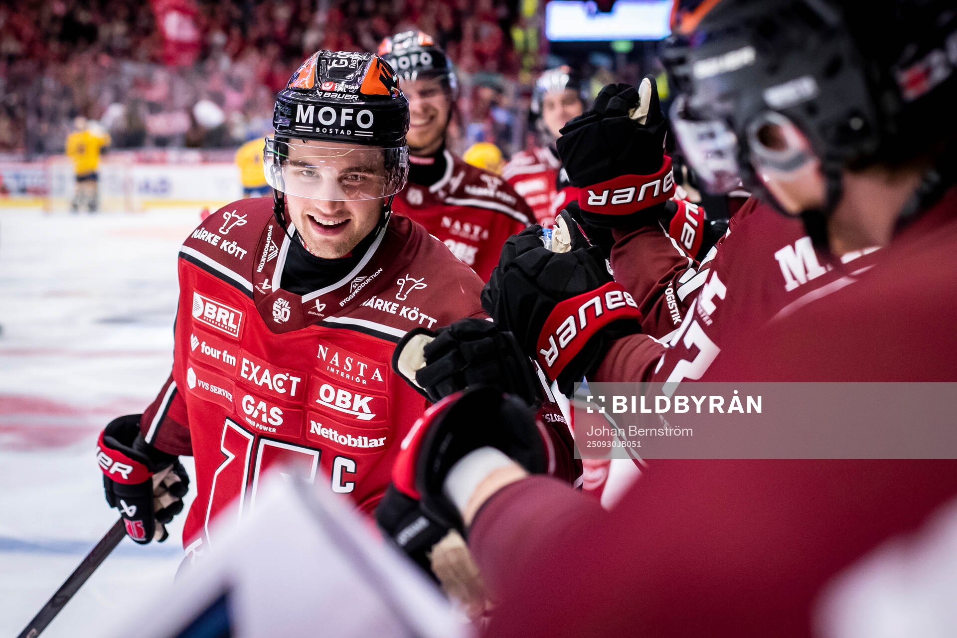 Örebros Glenn Gustafsson jublar vid 4-1