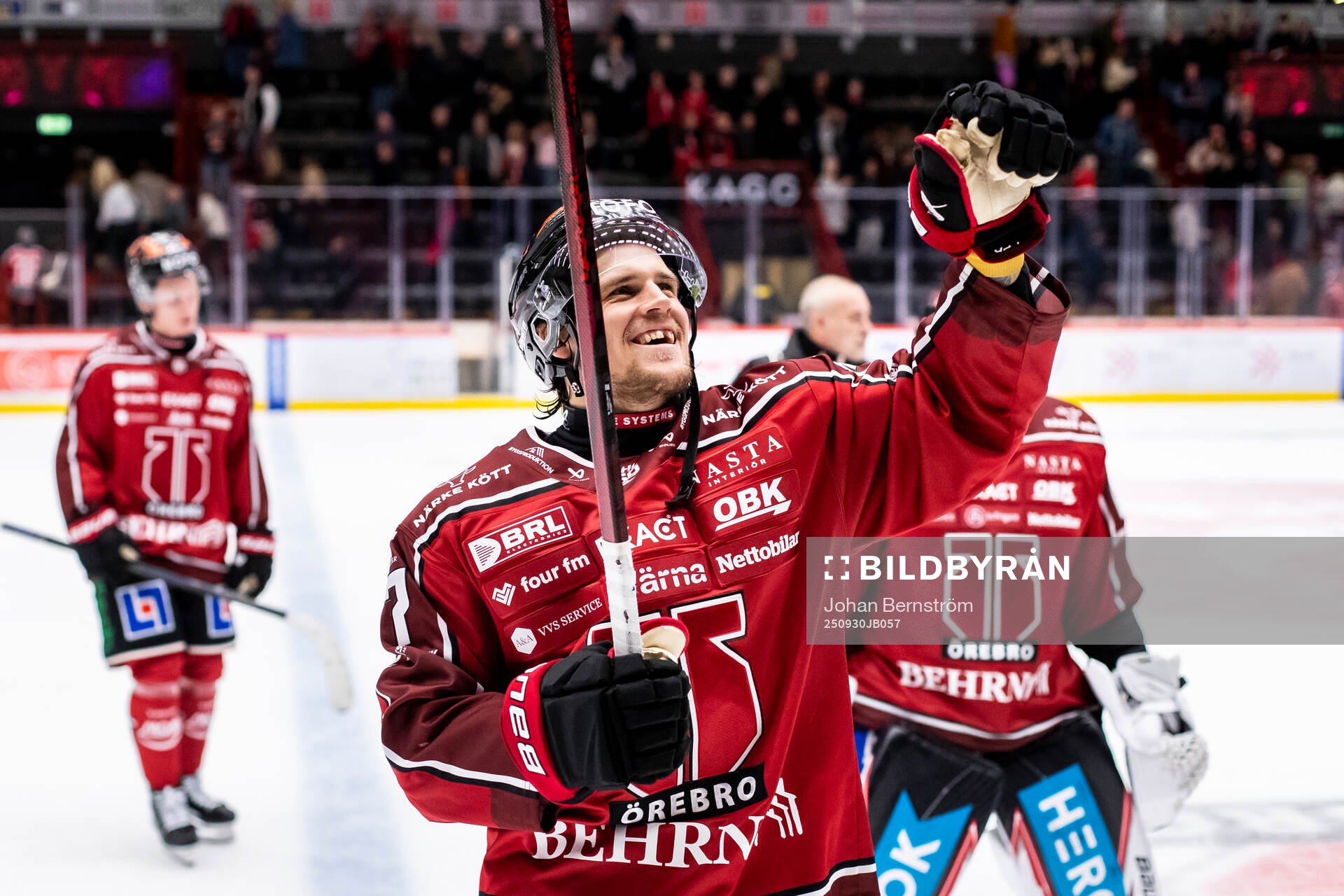 Örebros William Wikman jublar