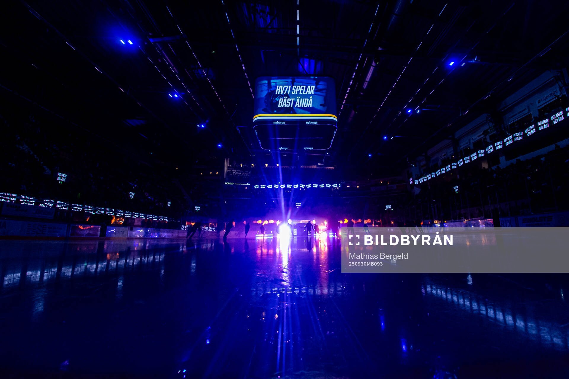 HV71s spelare gör entré
