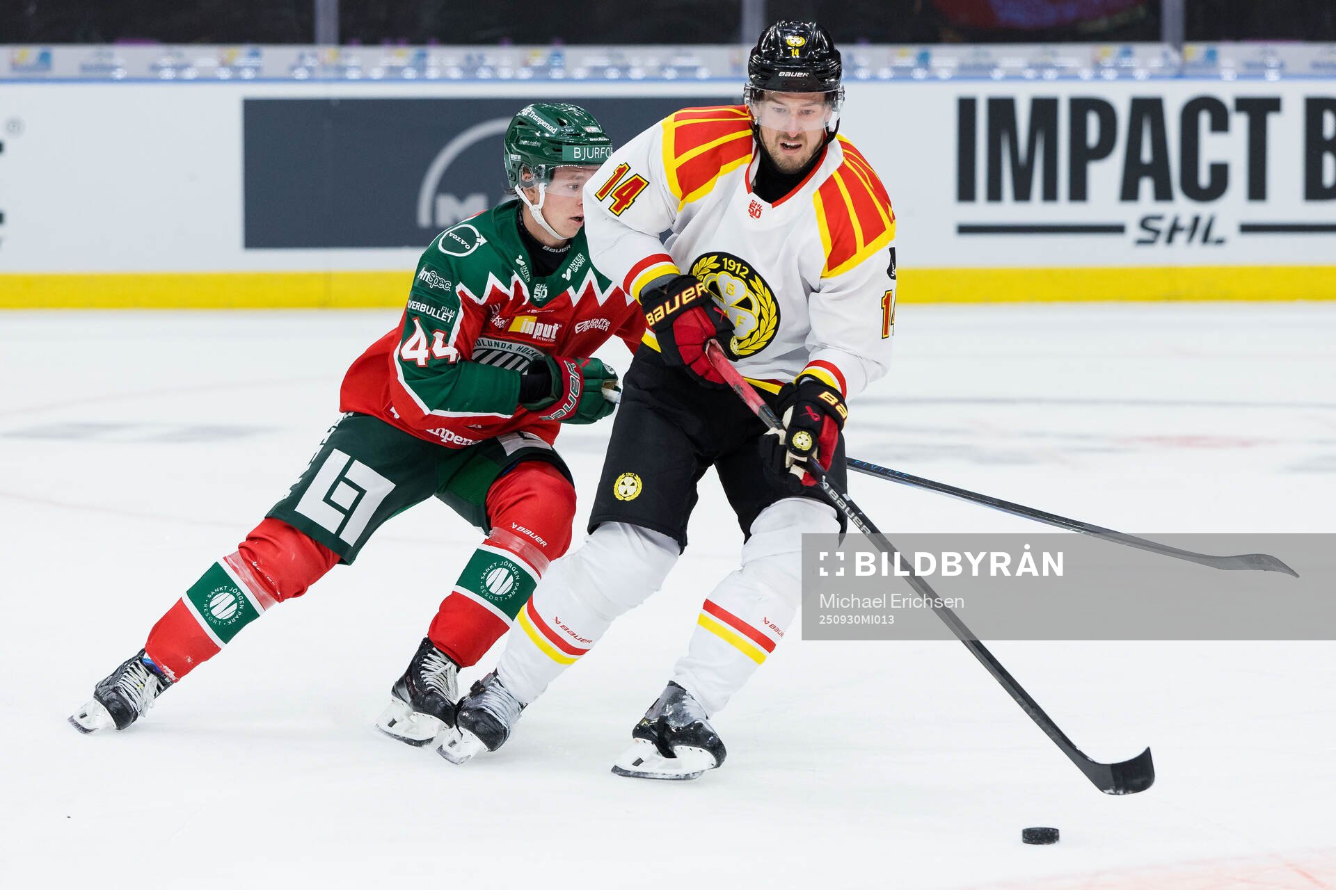 Brynäs Robert Hägg och Frölundas Noah Dower Nilsson