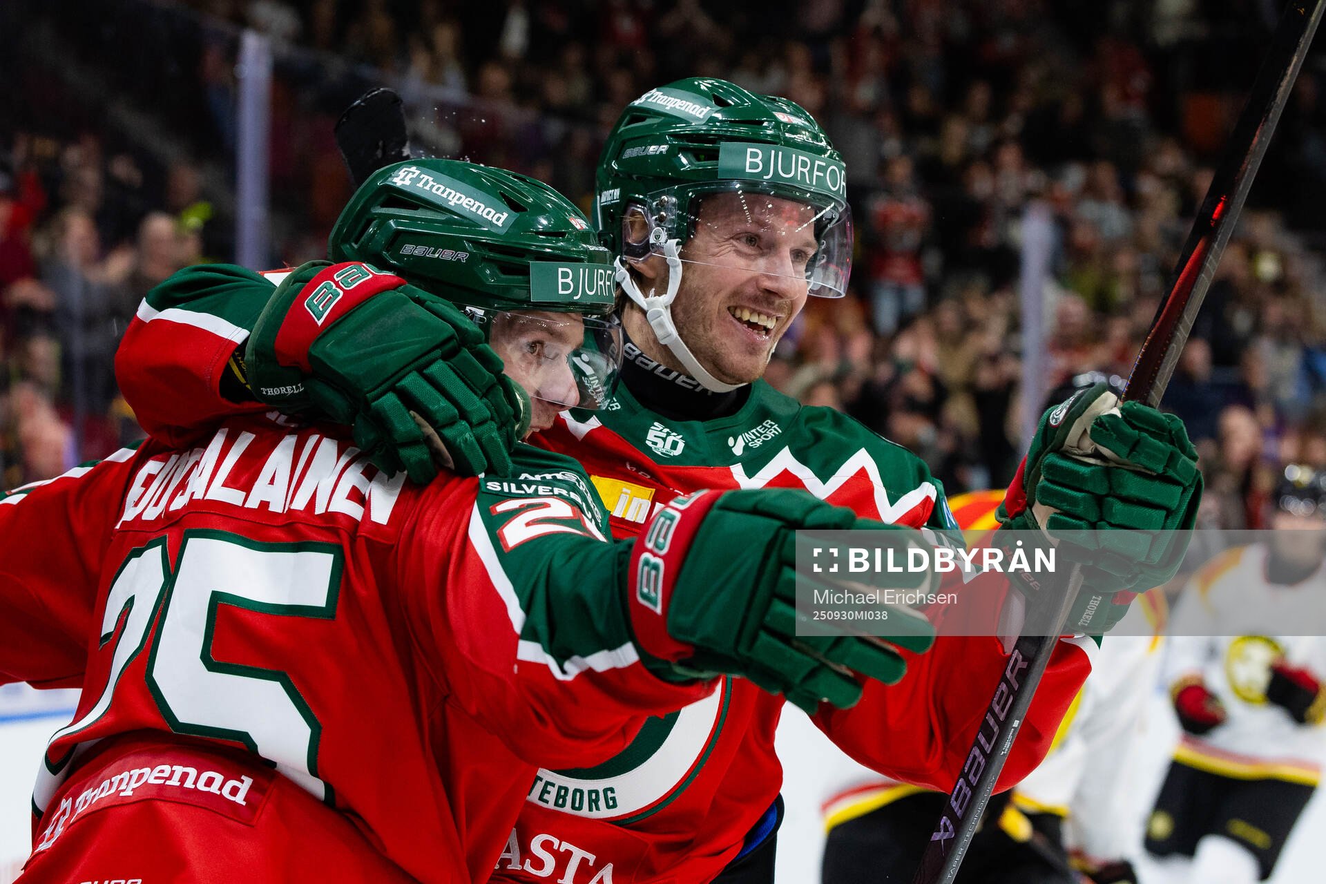 Frölundas Arttu Ruotsalainen jublar