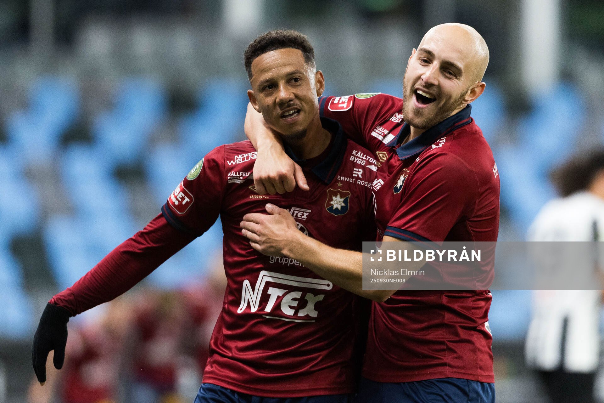 Örgrytes Tobias Sana jublar med Amel Mujanic