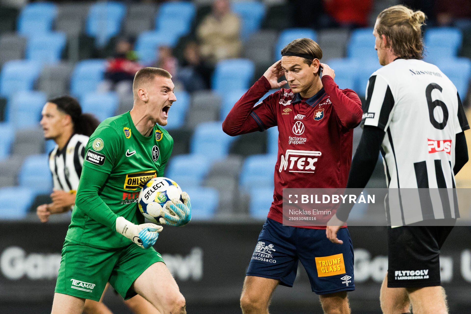 Landskronas målvakt Marcus Pettersson reagerar