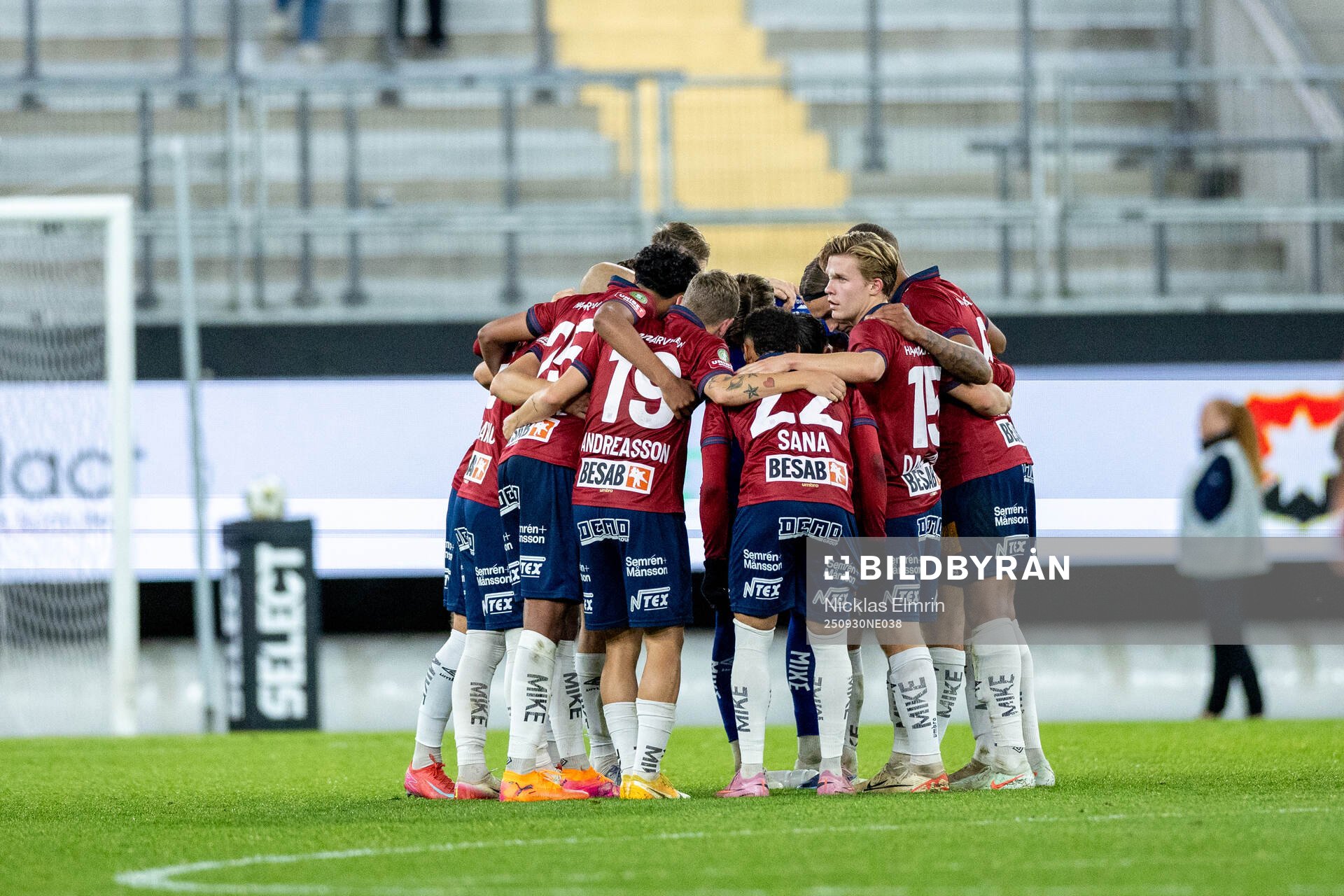 Örgrytes spelare samlas