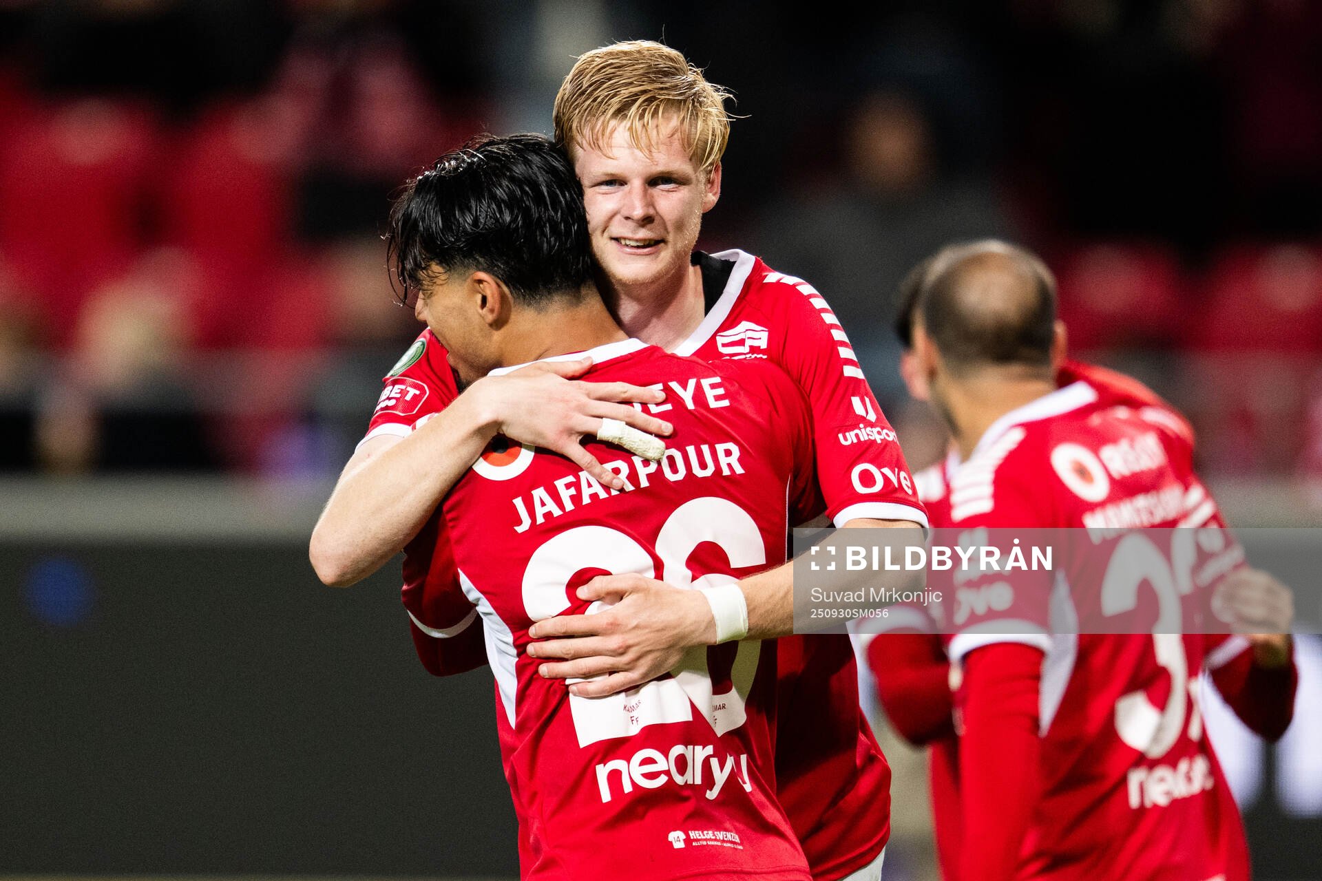 Kalmars Malcolm Stolt jublar med Arash Motaraghebjafarpour