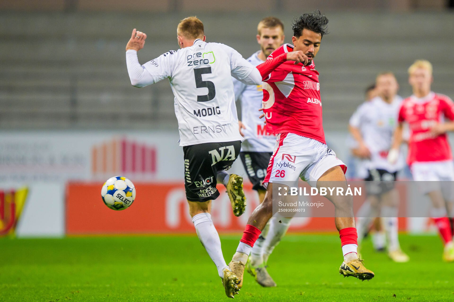 Örebros Jesper Modig och Kalmars Arash Motaraghebjafarpour