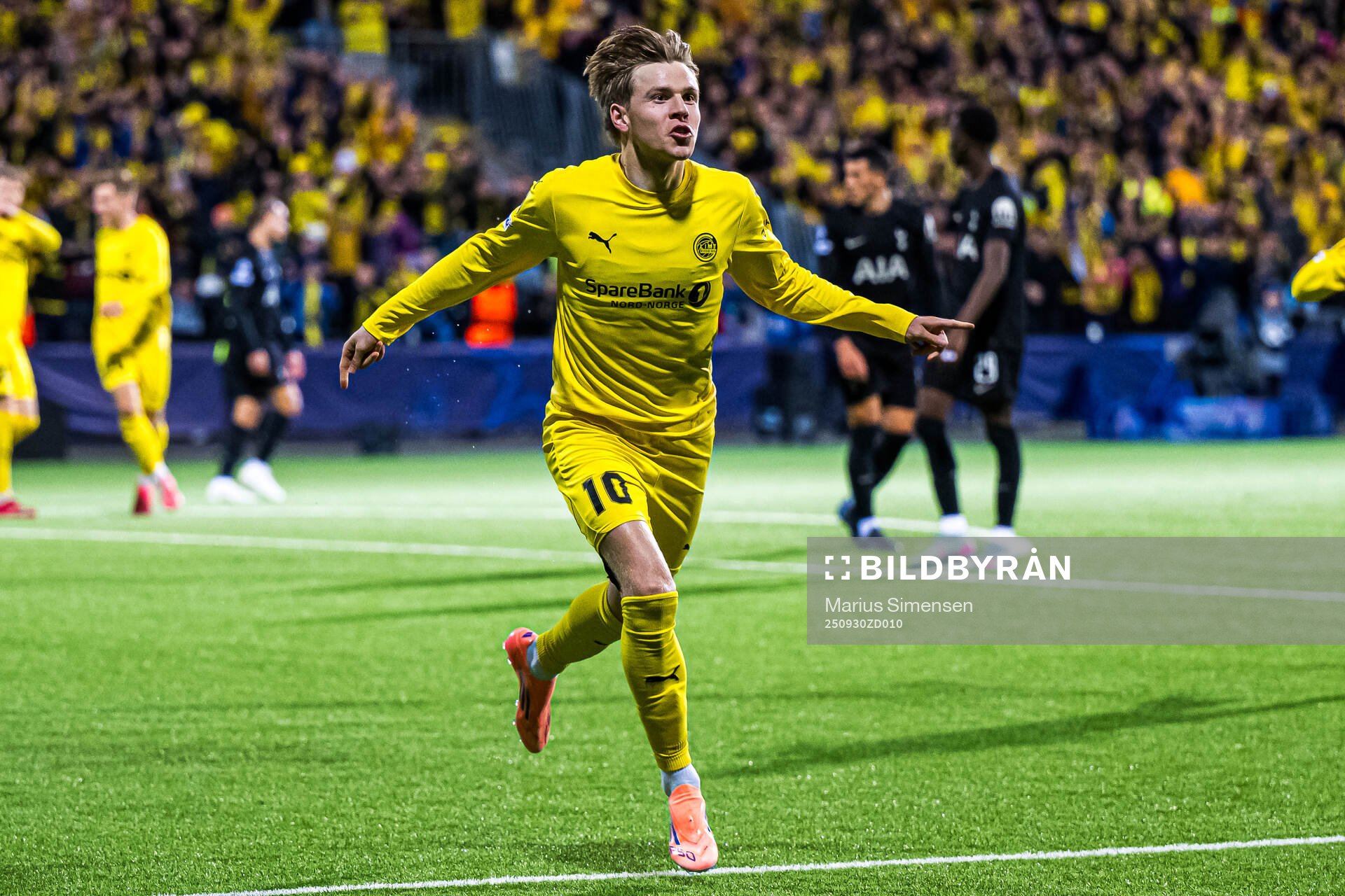 Jens Petter Hauge of Bodø/Glimt celebrates
