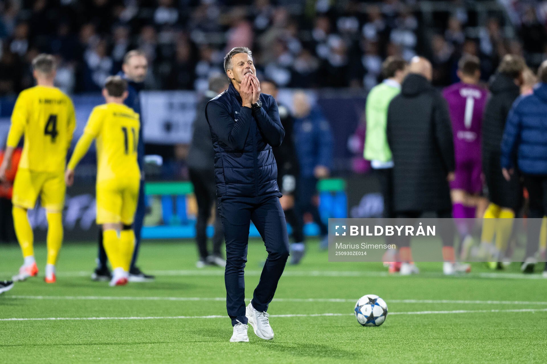 Head coach Kjetil Knutsen of Bodø/Glimt looks dejected