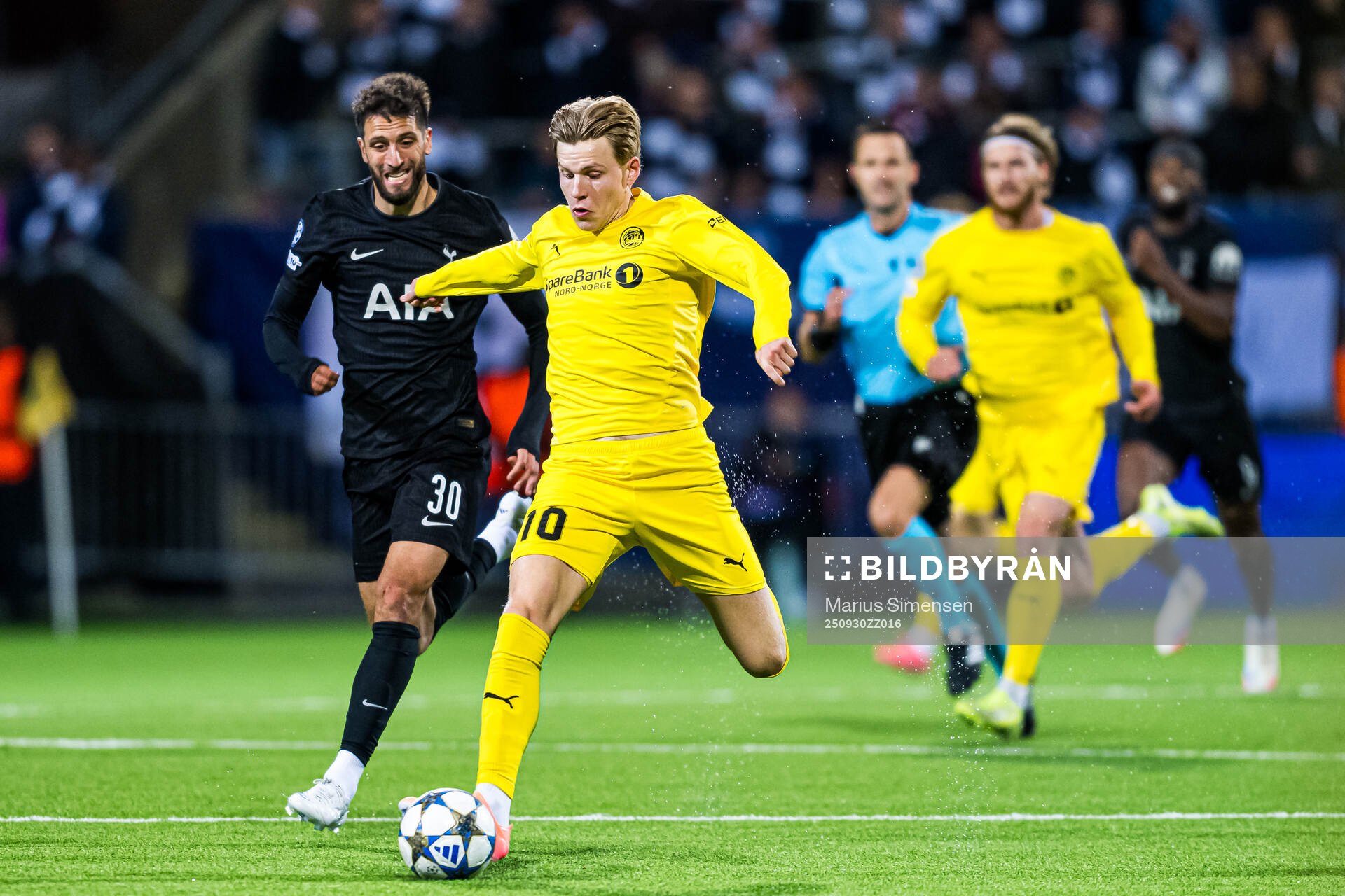 Rodrigo Bentancur of Tottenham Hotspur and Jens Petter