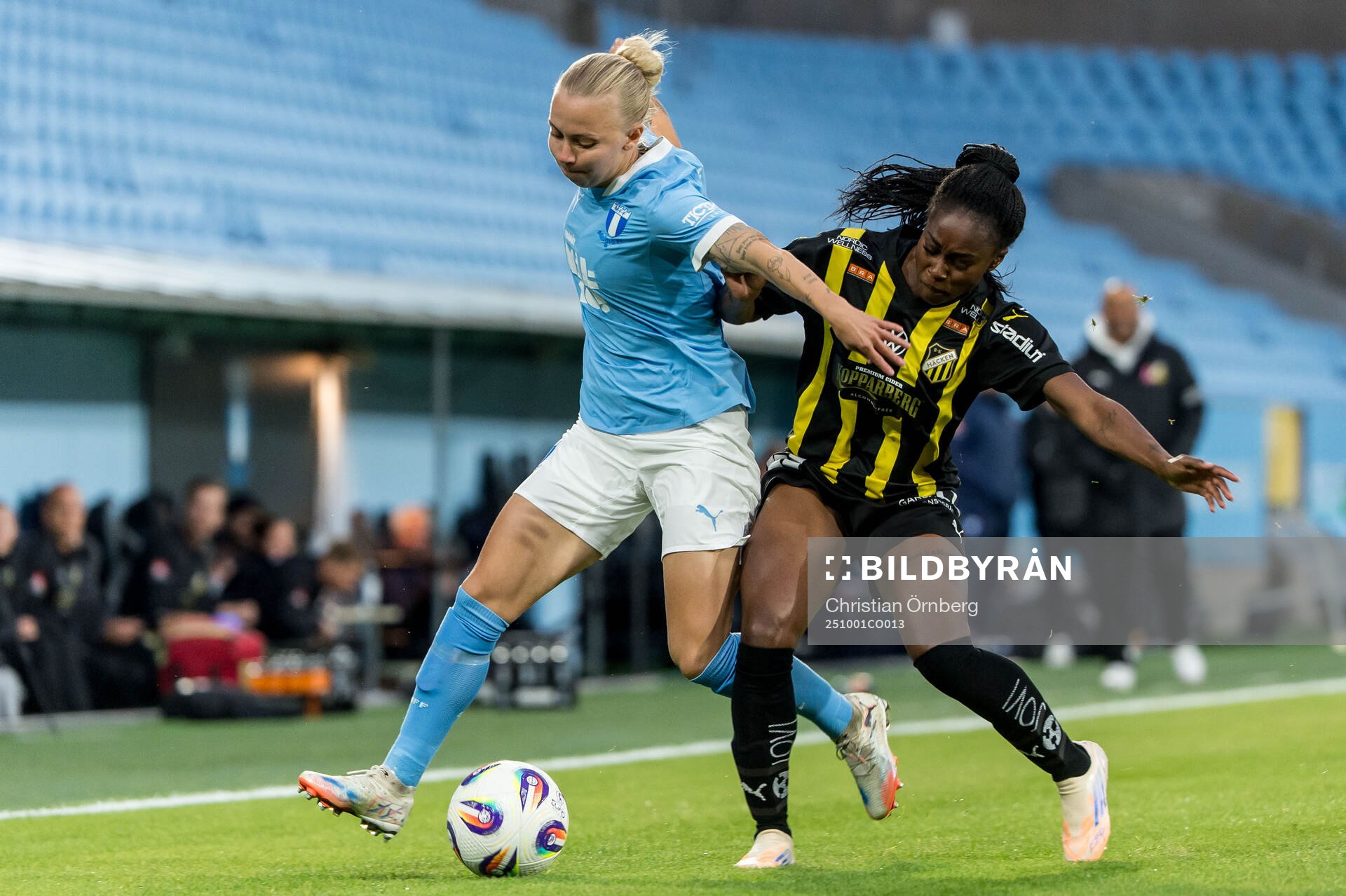 Malmö FFs Nathalie Hoff Persson och Häckens Monica Jusu