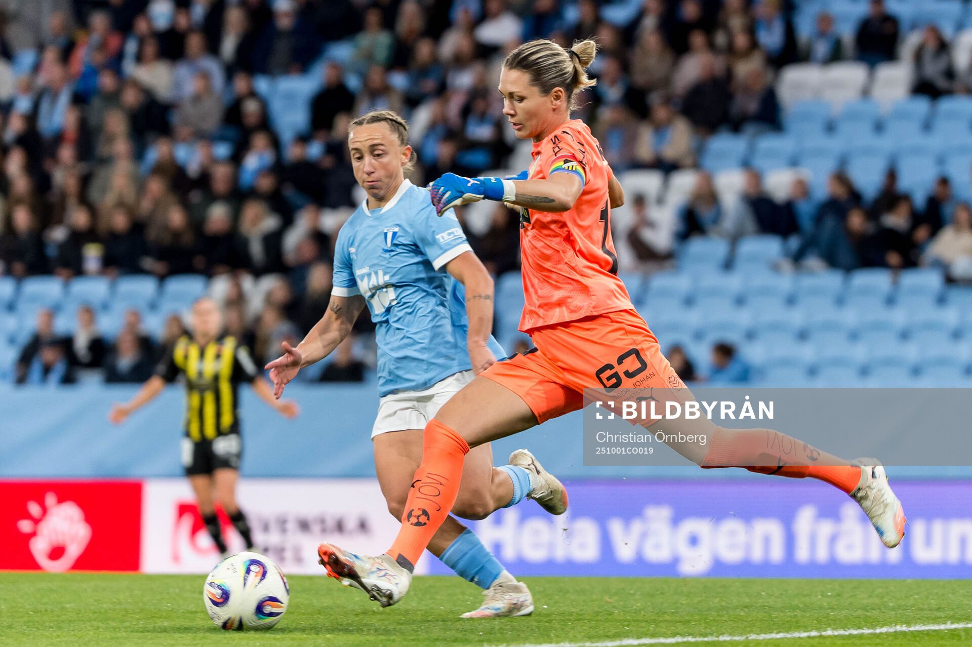 Malmö FFs Miljana Ivanovic och Häckens målvakt Jennifer