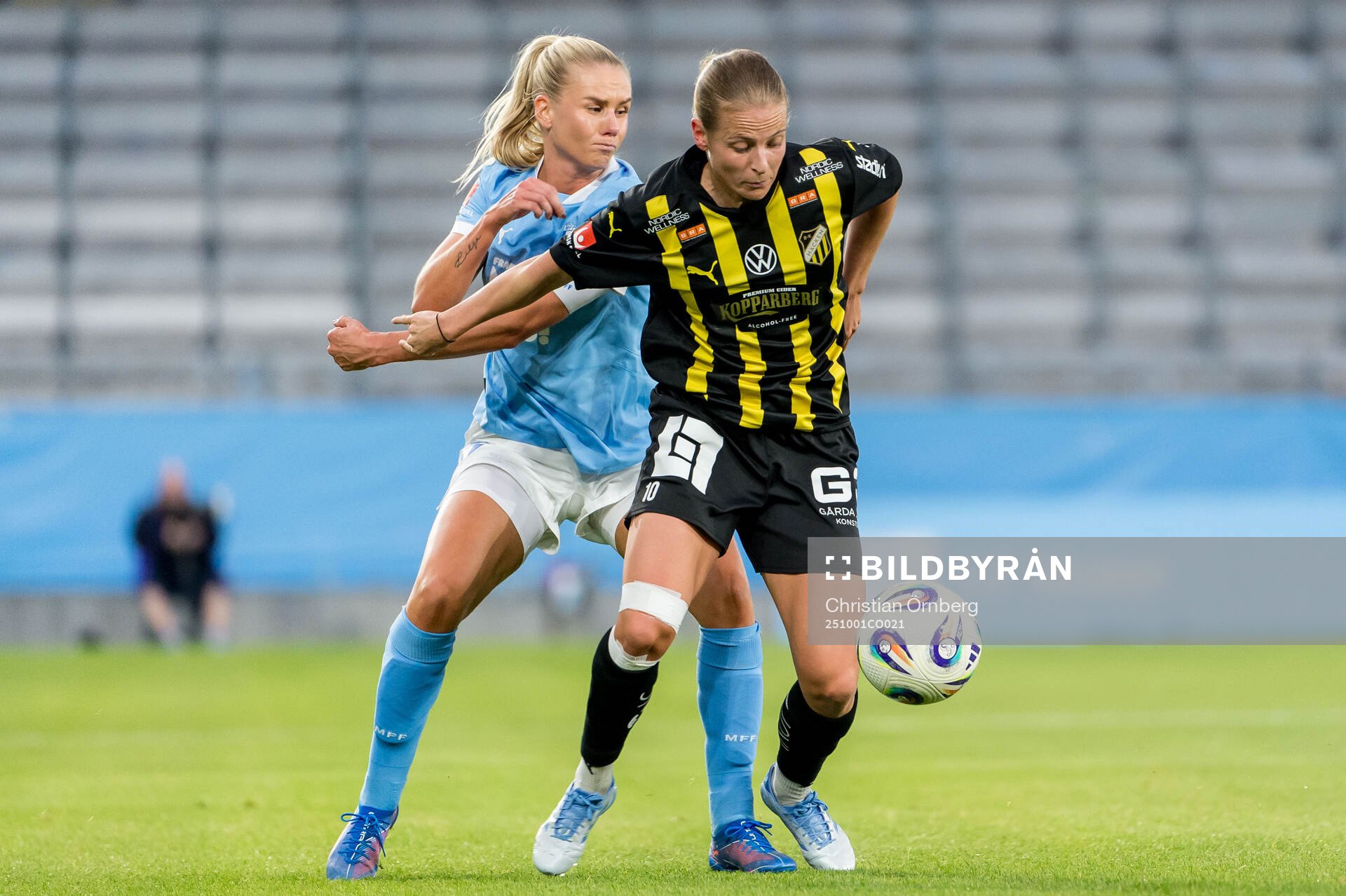 Malmö FFs Nellie Lilja och Häckens Anna Anvegård