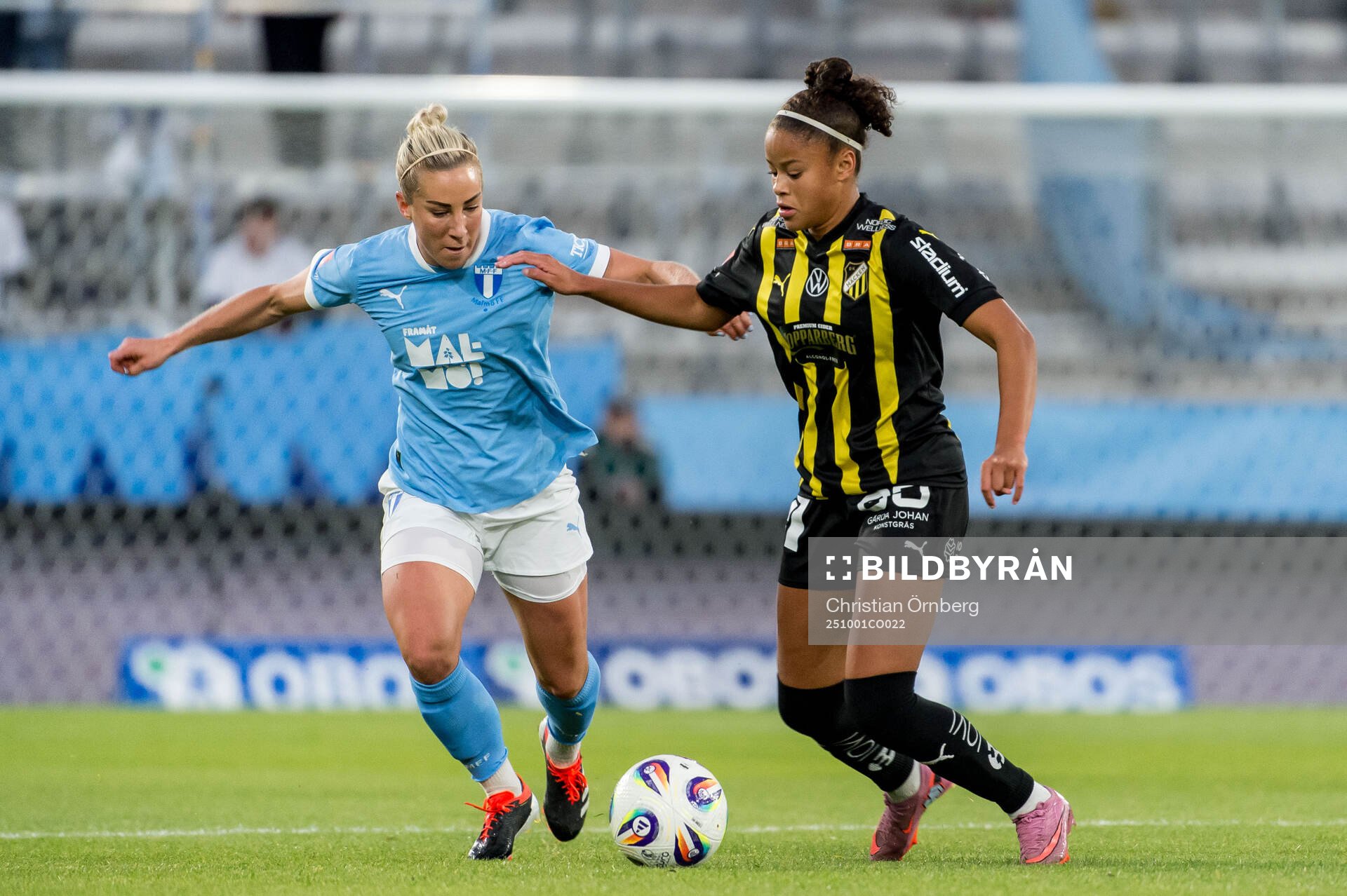 Malmö FFs Mia Persson och Häckens Felicia Schröder