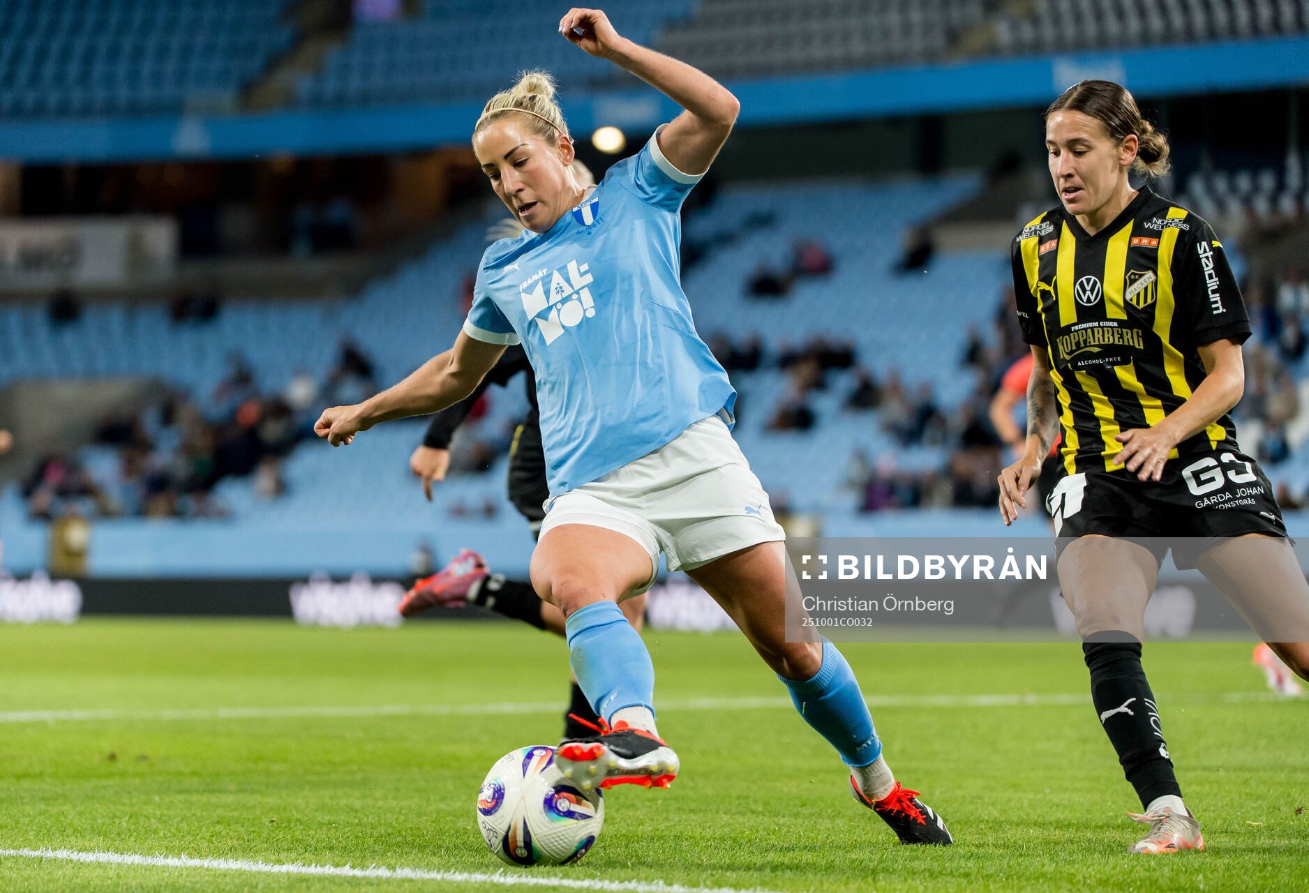 Malmö FFs Mia Persson och Häckens Tabby Tindell