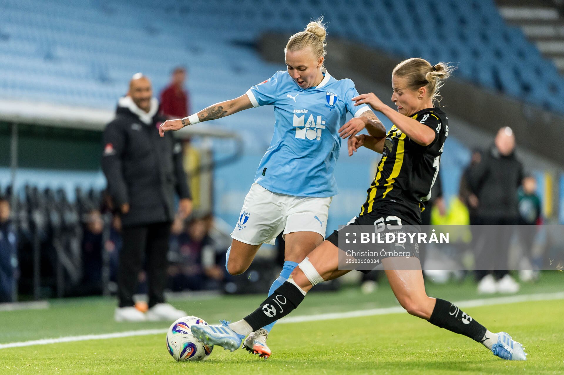 Malmö FFs Nathalie Hoff Persson och Häckens Anna Anvegård
