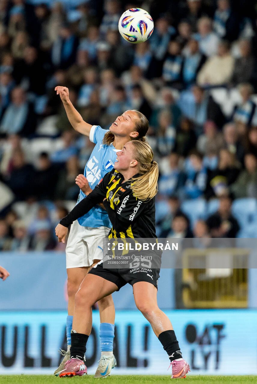 Malmö FFs Karoline Olesen och Häckens Pernille Sanvig