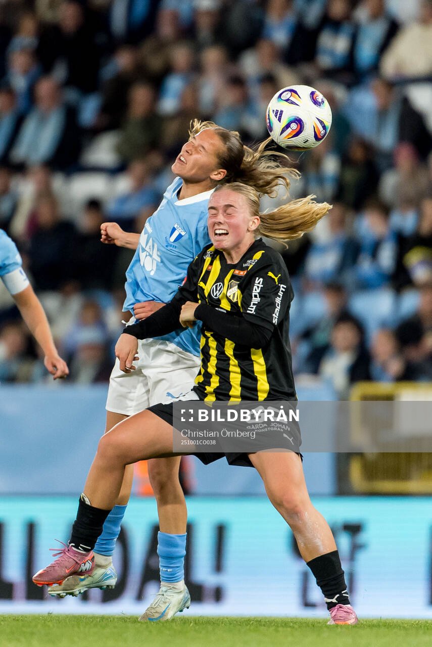 Malmö FFs Karoline Olesen och Häckens Pernille Sanvig