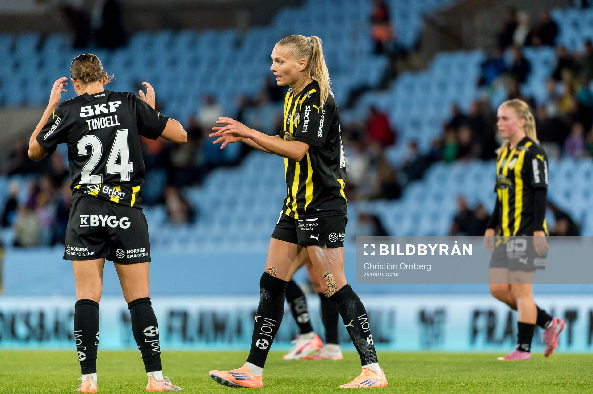 Häckens Tabby Tindell och Stine Sandbech deppar