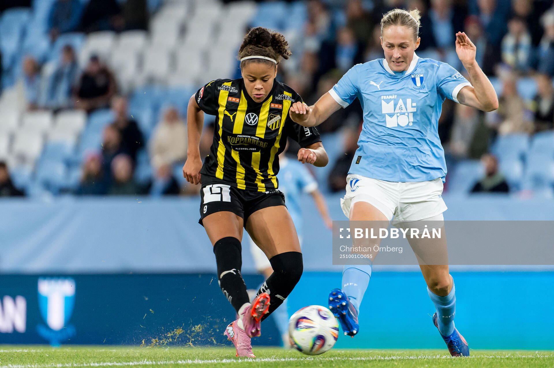 Häckens Felicia Schröder och Malmö FFs Sanna Kullberg