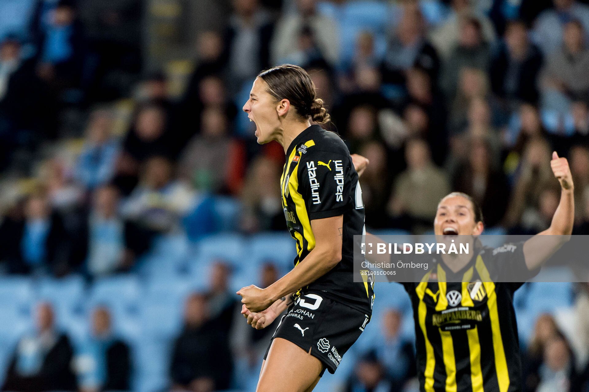 Häckens Tabby Tindell jublar 0-3
