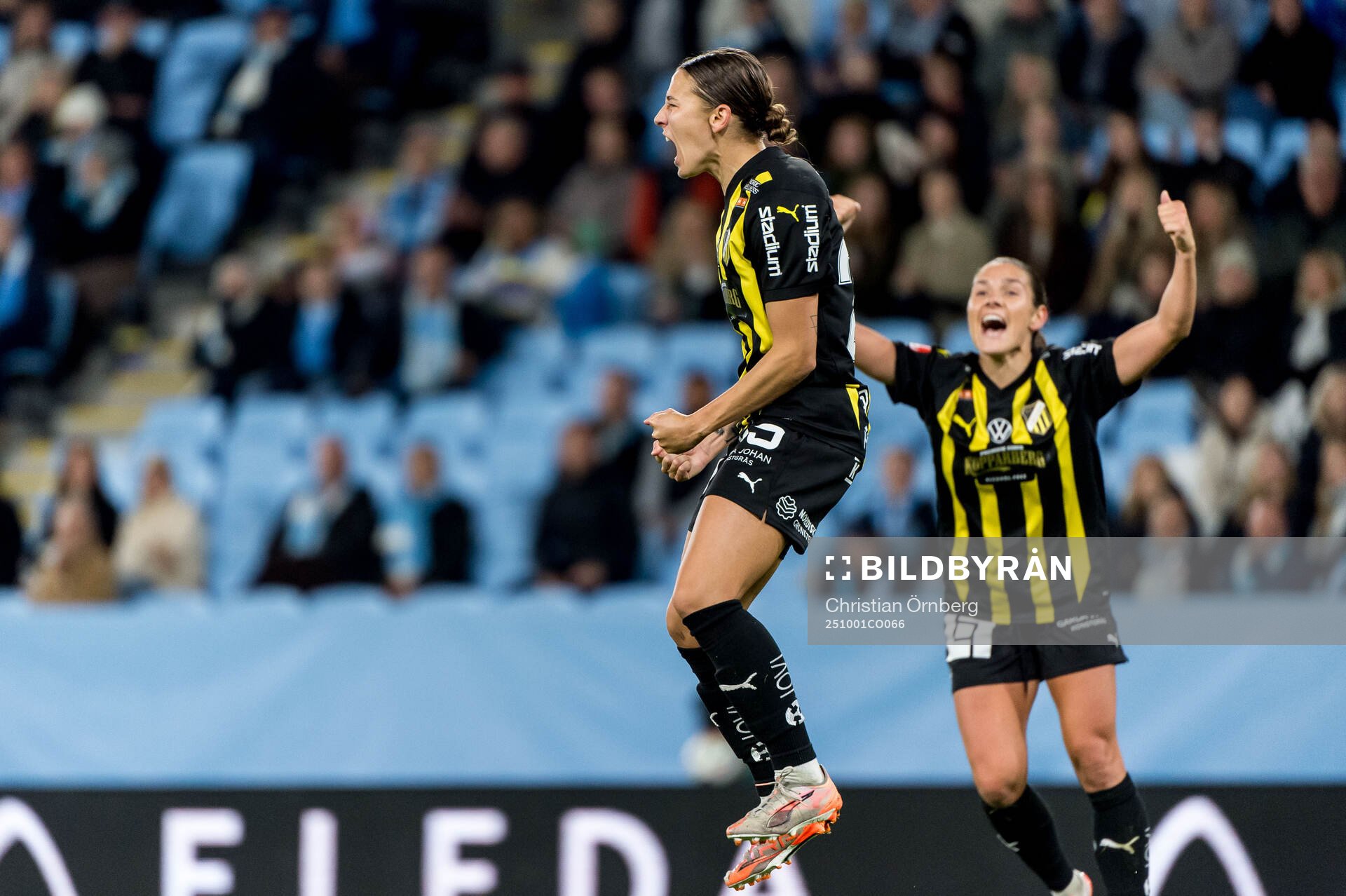 Häckens Tabby Tindell jublar 0-3