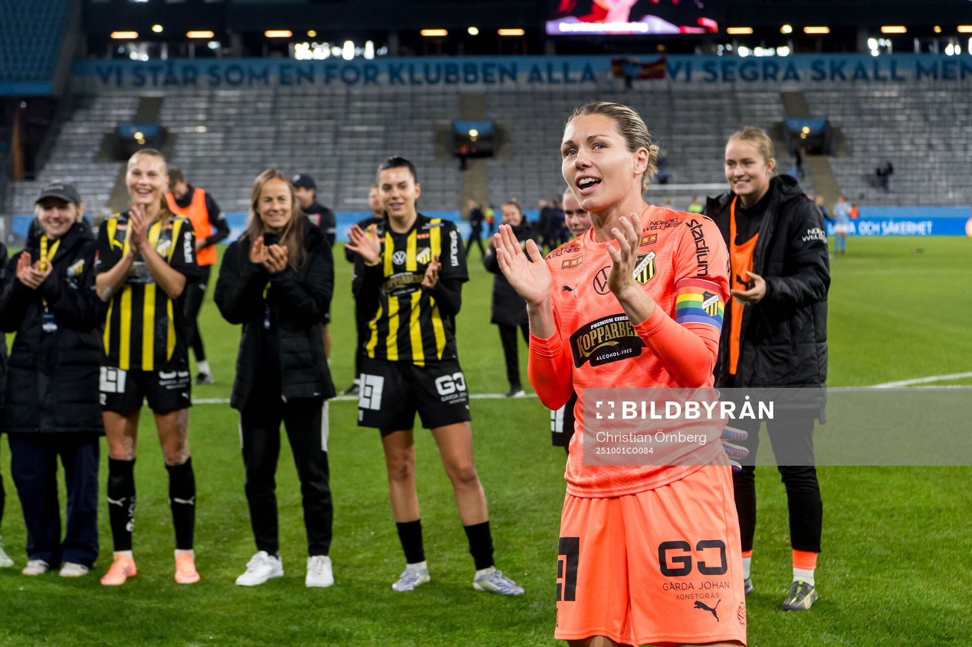 Häckens målvakt Jennifer Falk jublar