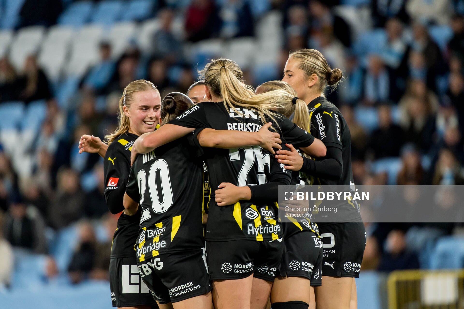 Häckens spelare jublar