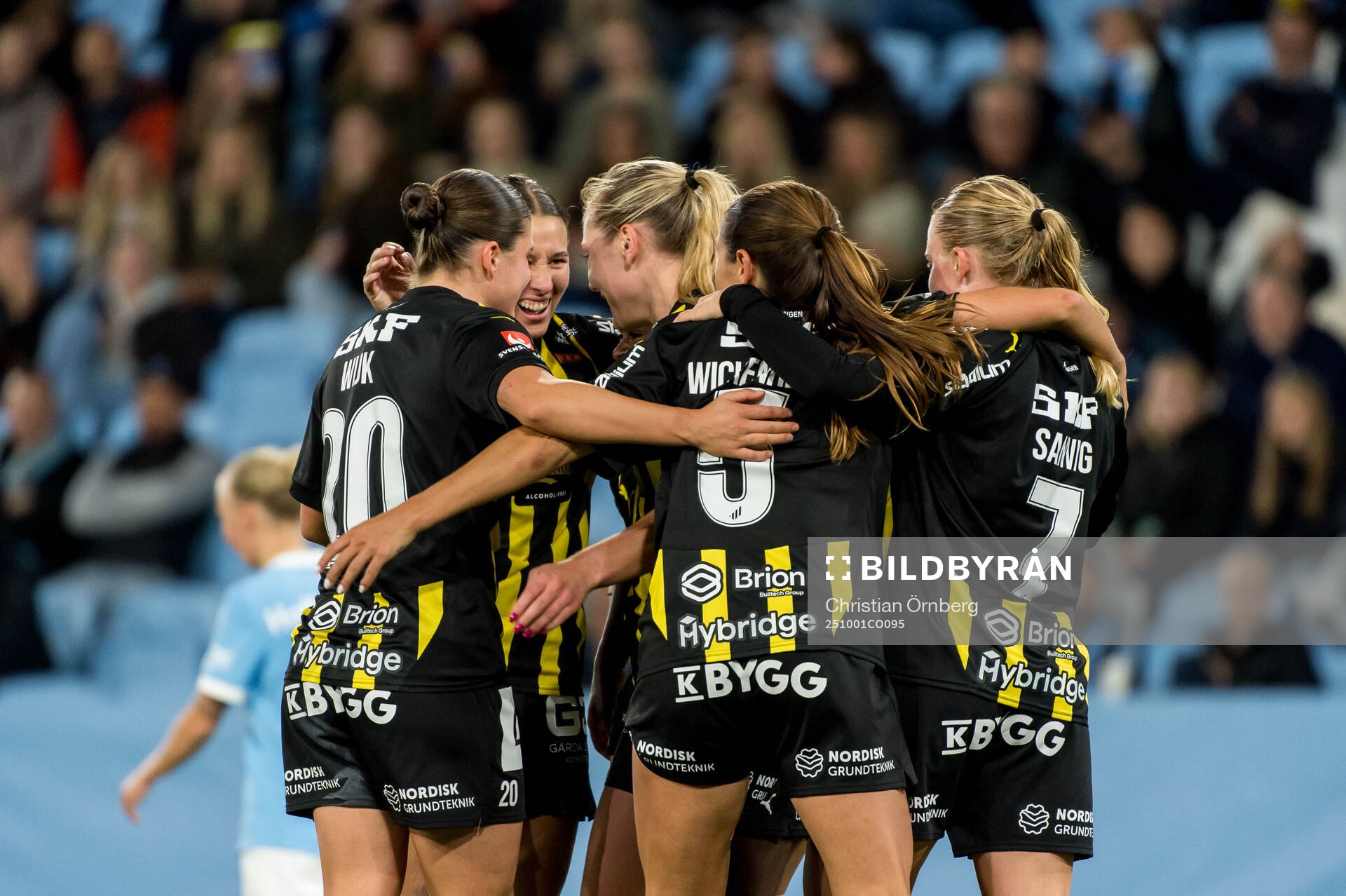 Häckens Alice Bergström jublar