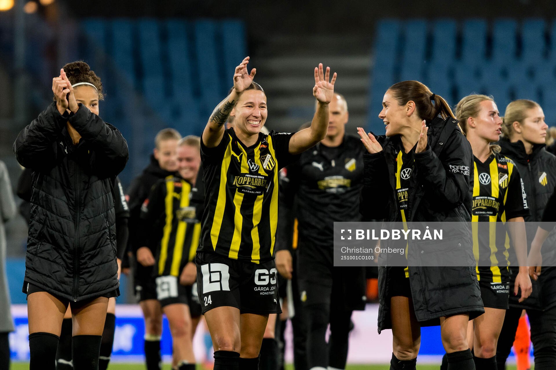 Häckens Tabby Tindell jublar